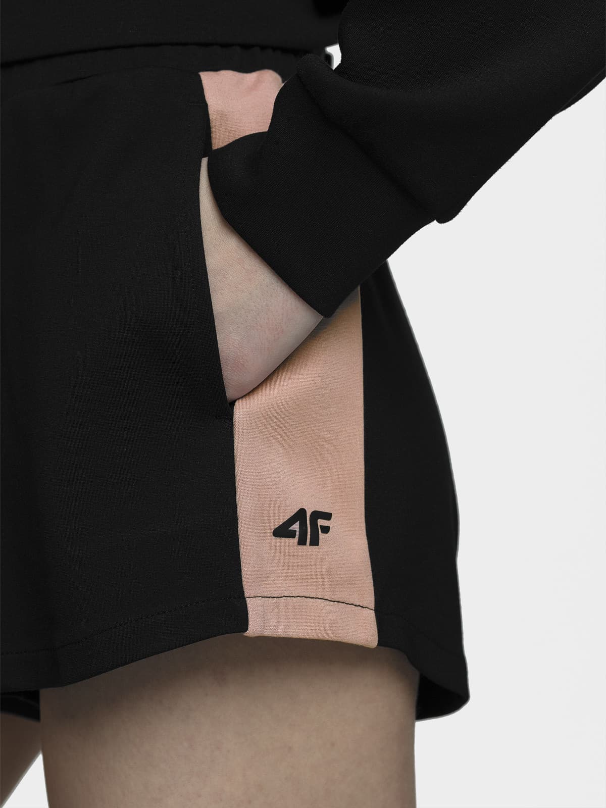 4F H4L21-SKDD011 DEEP BLACK Dámské kraťasy US L H4L21-SKDD011 DEEP BLACK - náhled 3