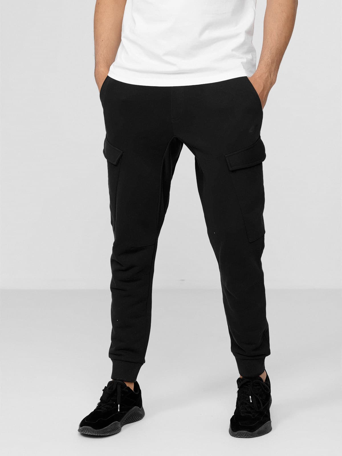 4F H4L22-SPMD011 DEEP BLACK Pánské tepláky US S H4L22-SPMD011 DEEP BLACK - náhled 1