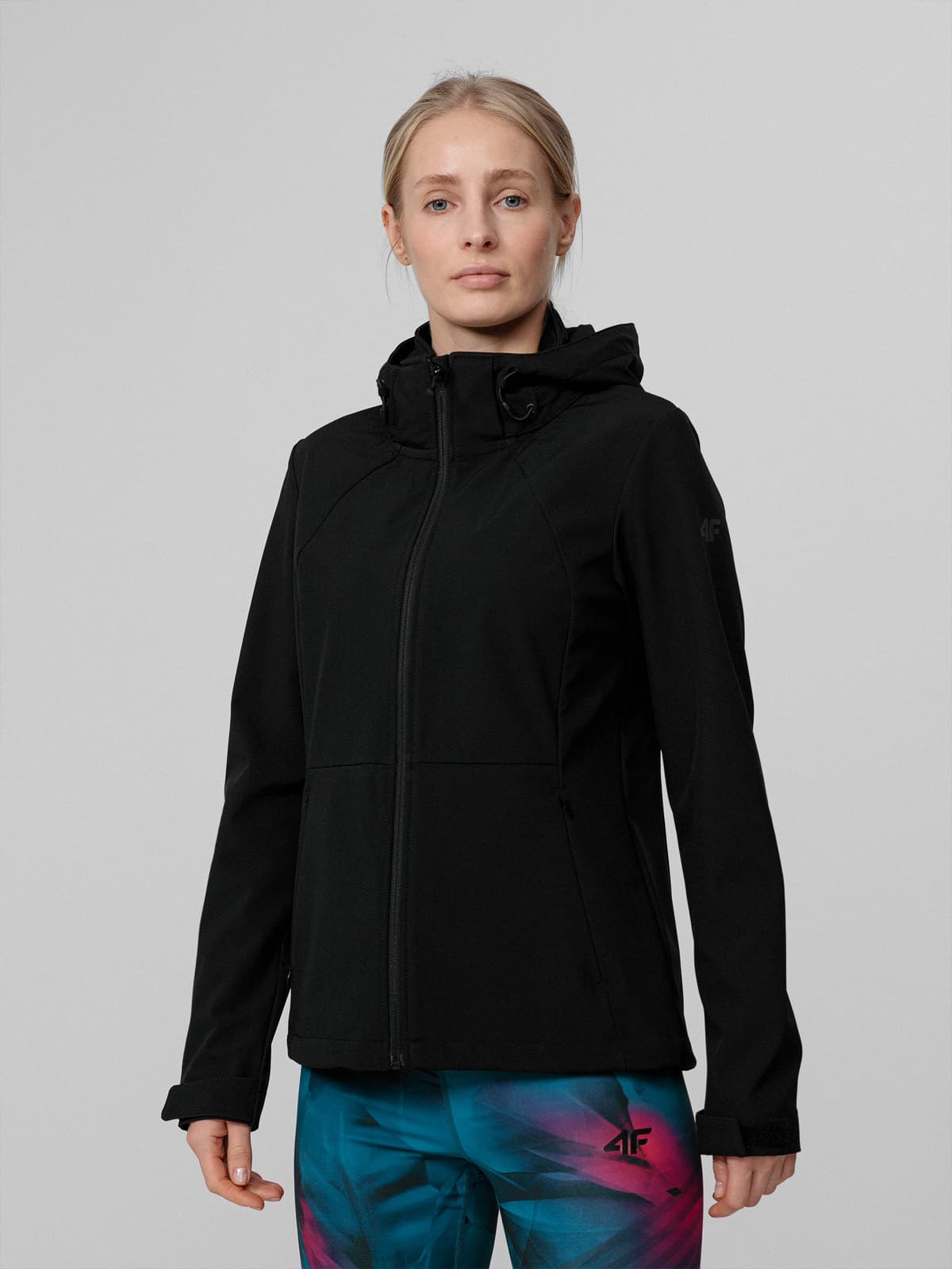 4F H4L22-SFD001 DEEP BLACK Dámská softshellová bunda US XS H4L22-SFD001 DEEP BLACK - náhled 3
