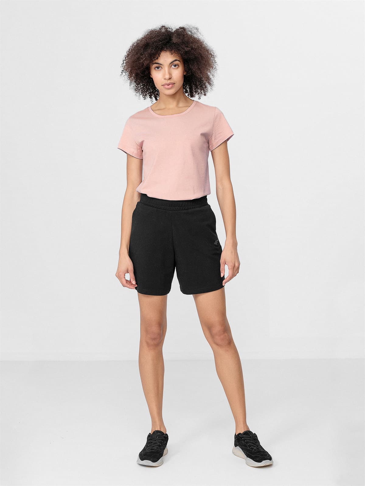 4F H4L22-SKDD016 DEEP BLACK Dámské kraťasy US S H4L22-SKDD016 DEEP BLACK - náhled 2