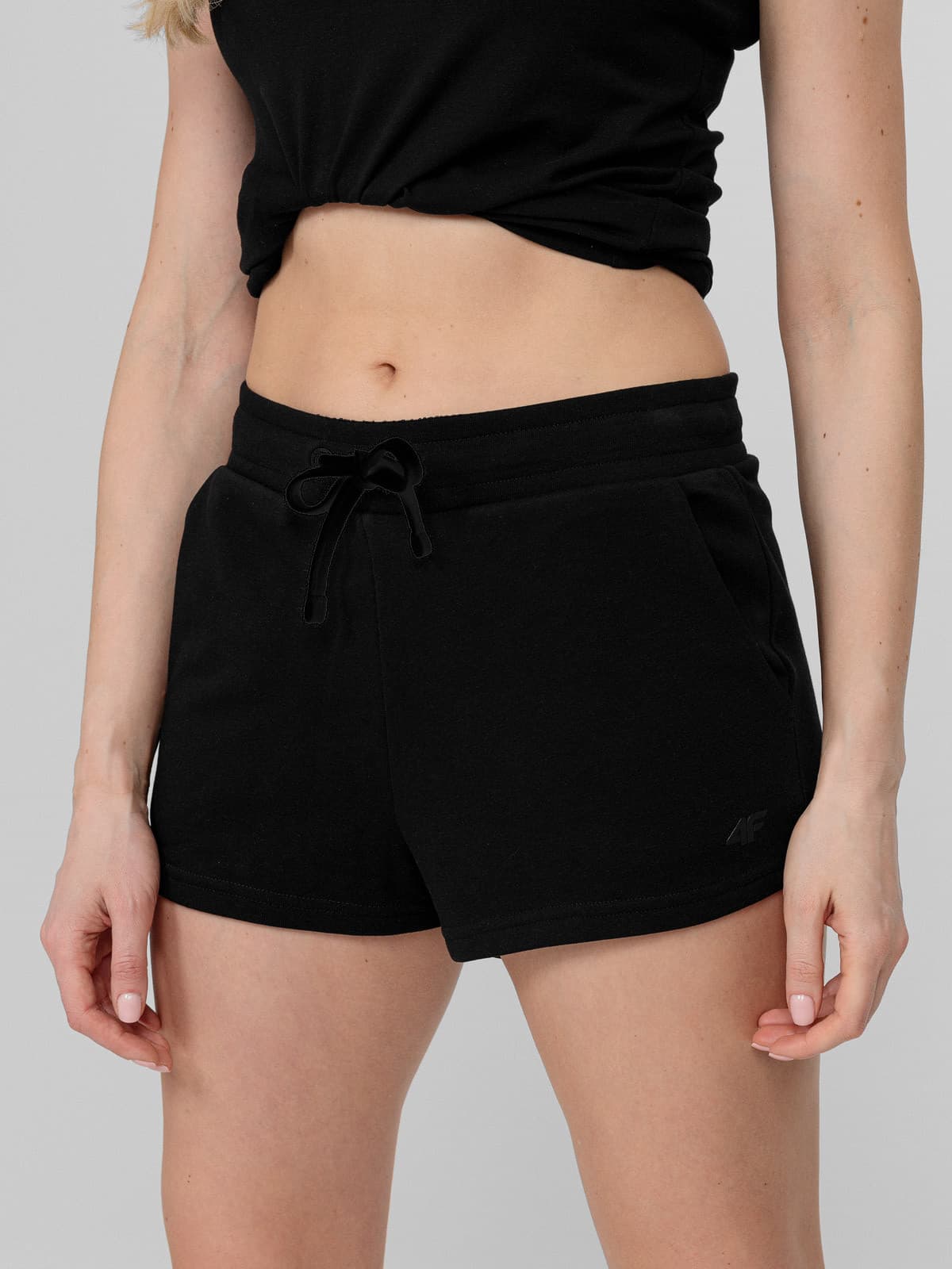 4F H4L22-SKDD350 DEEP BLACK Dámské kraťasy US S H4L22-SKDD350 DEEP BLACK - náhled 1