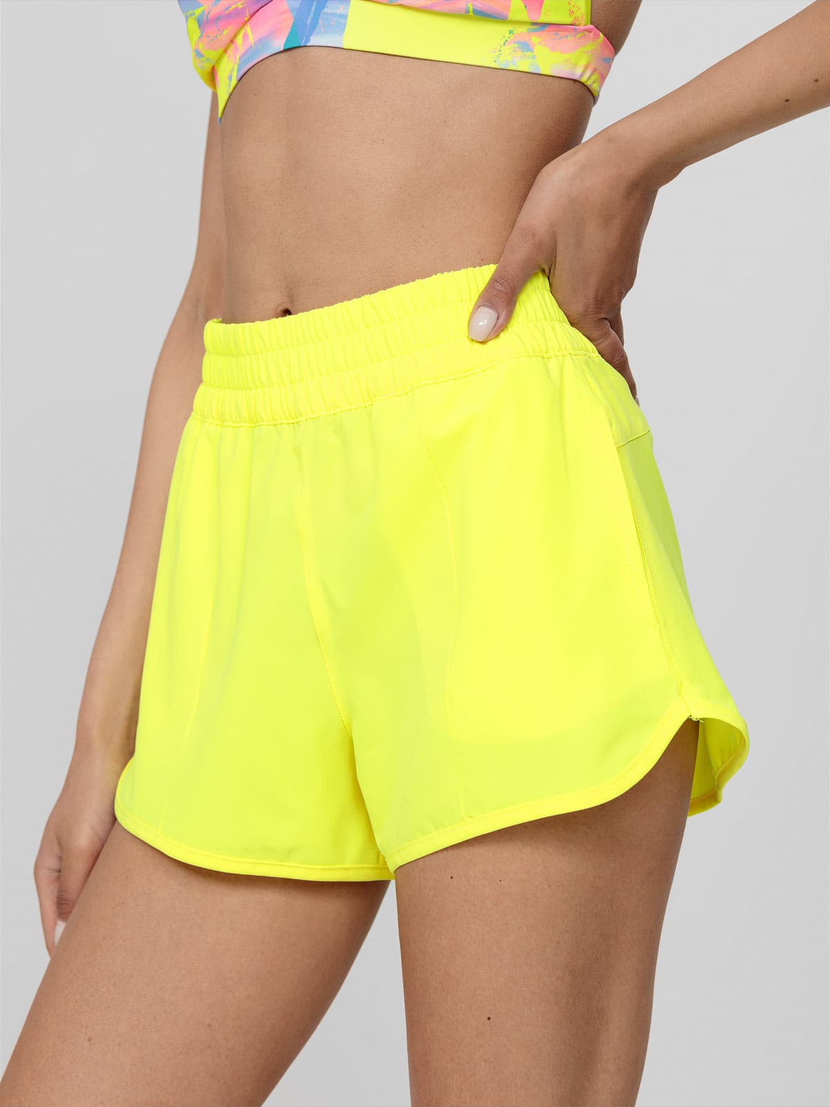 4F H4L22-SKDT016 LEMON NEON Dámské kraťasy US L H4L22-SKDT016 LEMON NEON - náhled 1