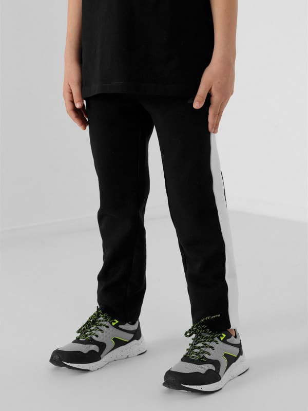4F HJL22-JSPMD002 DEEP BLACK Dětské tepláky EU 122 HJL22-JSPMD002 DEEP BLACK - náhled 4