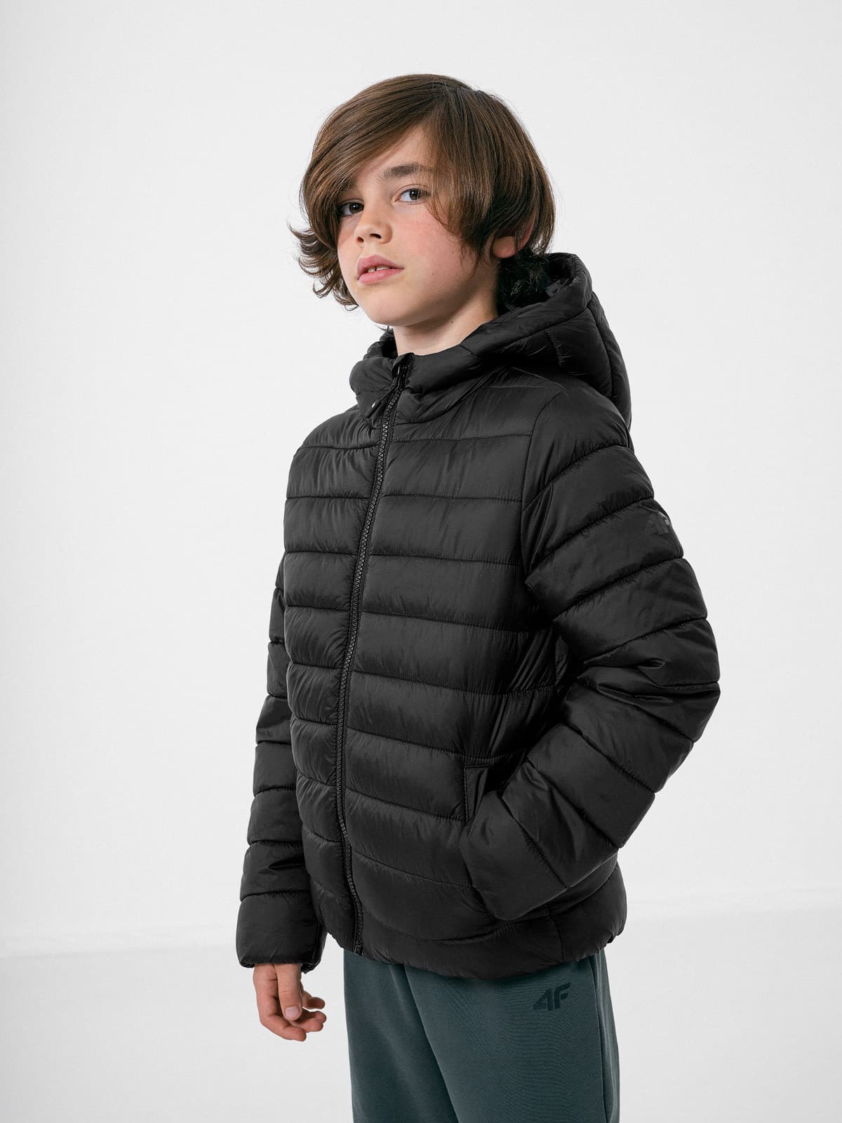 4F HJZ22-JKUMP001 DEEP BLACK Dětská bunda EU 128 HJZ22-JKUMP001 DEEP BLACK - náhled 3