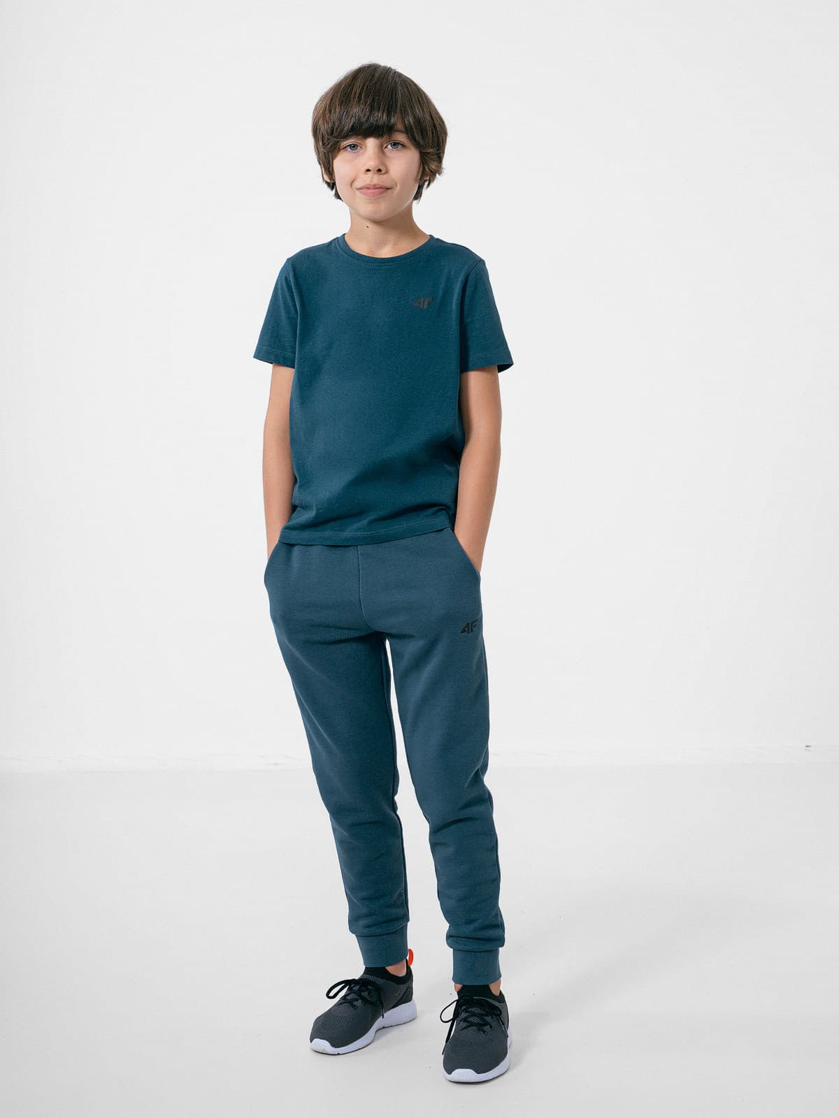 4F HJZ22-JSPMD001 DENIM Dětské tepláky EU 122 HJZ22-JSPMD001 DENIM - náhled 3