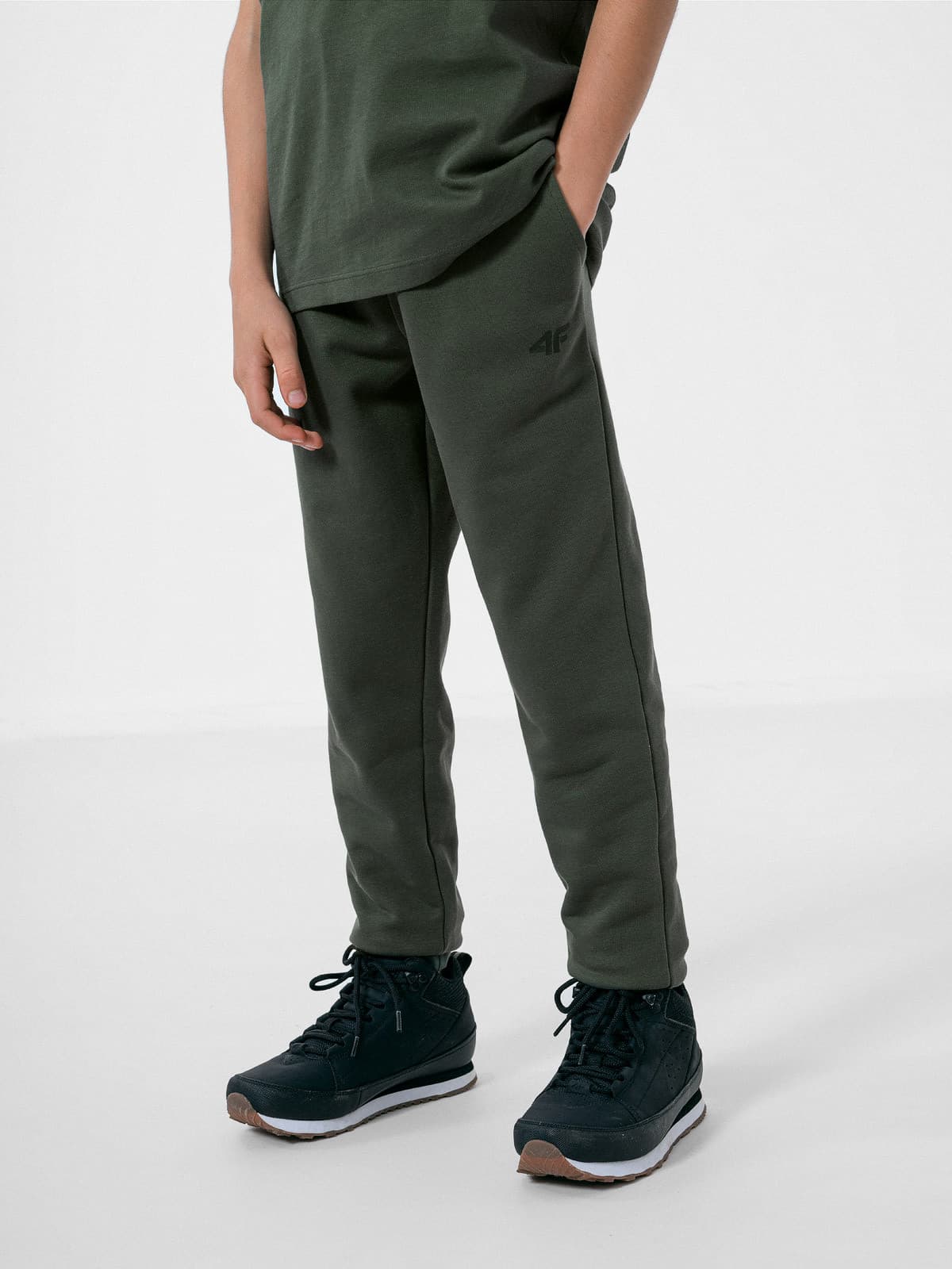 4F HJZ22-JSPMD001 KHAKI Dětské tepláky EU 134 HJZ22-JSPMD001 KHAKI - náhled 4