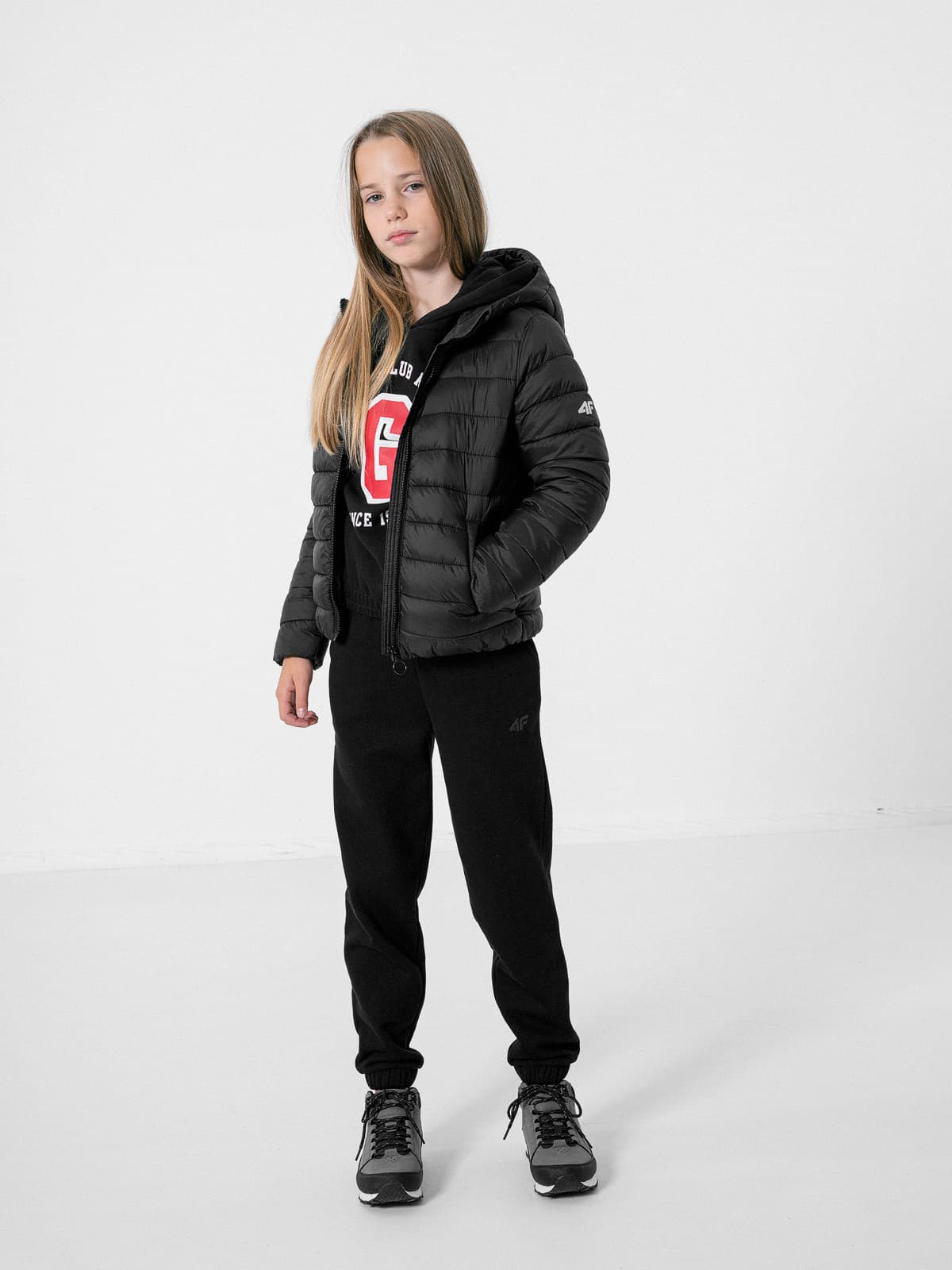 4F HJZ22-JKUDP001 DEEP BLACK Dětská zimní bunda EU 122 HJZ22-JKUDP001 DEEP BLACK - náhled 3