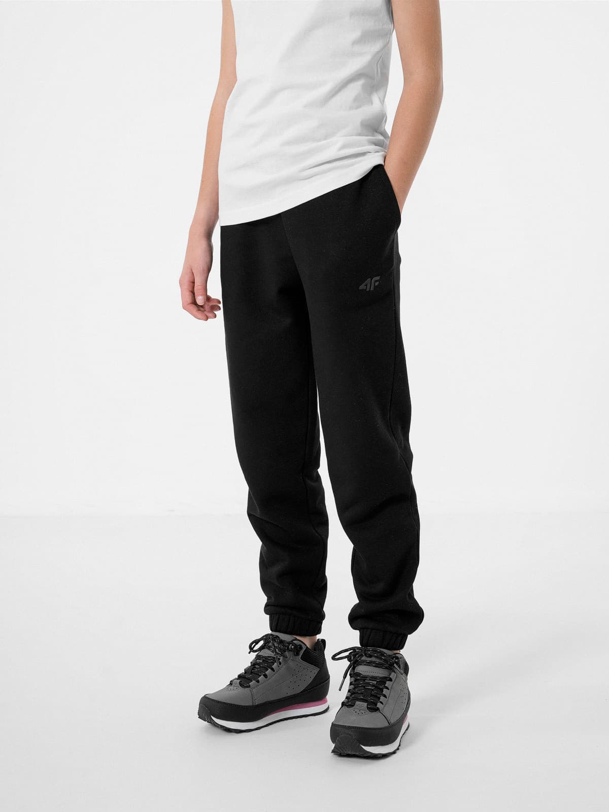 4F HJZ22-JSPDD002 DEEP BLACK Dětské tepláky EU 122 HJZ22-JSPDD002 DEEP BLACK - náhled 3