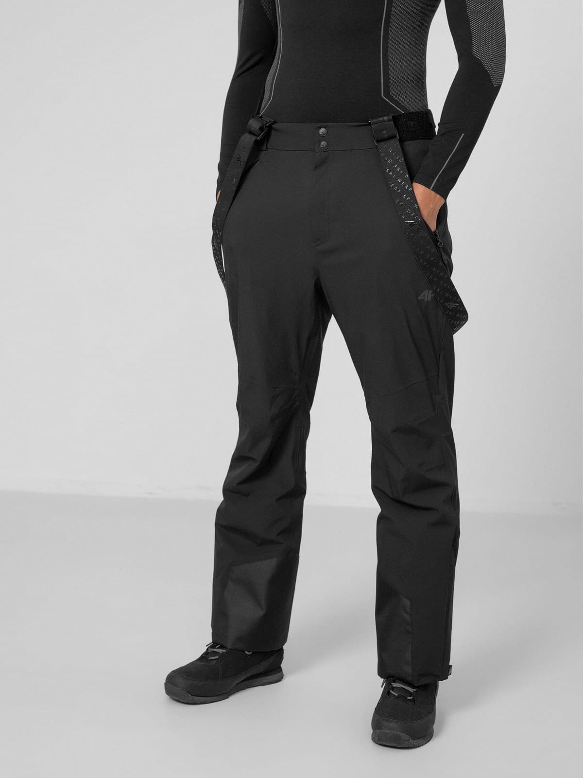 4F H4Z22-SPMN004 DEEP BLACK Pánské  lyžařské kalhoty US 3XL H4Z22-SPMN004 DEEP BLACK - náhled 4
