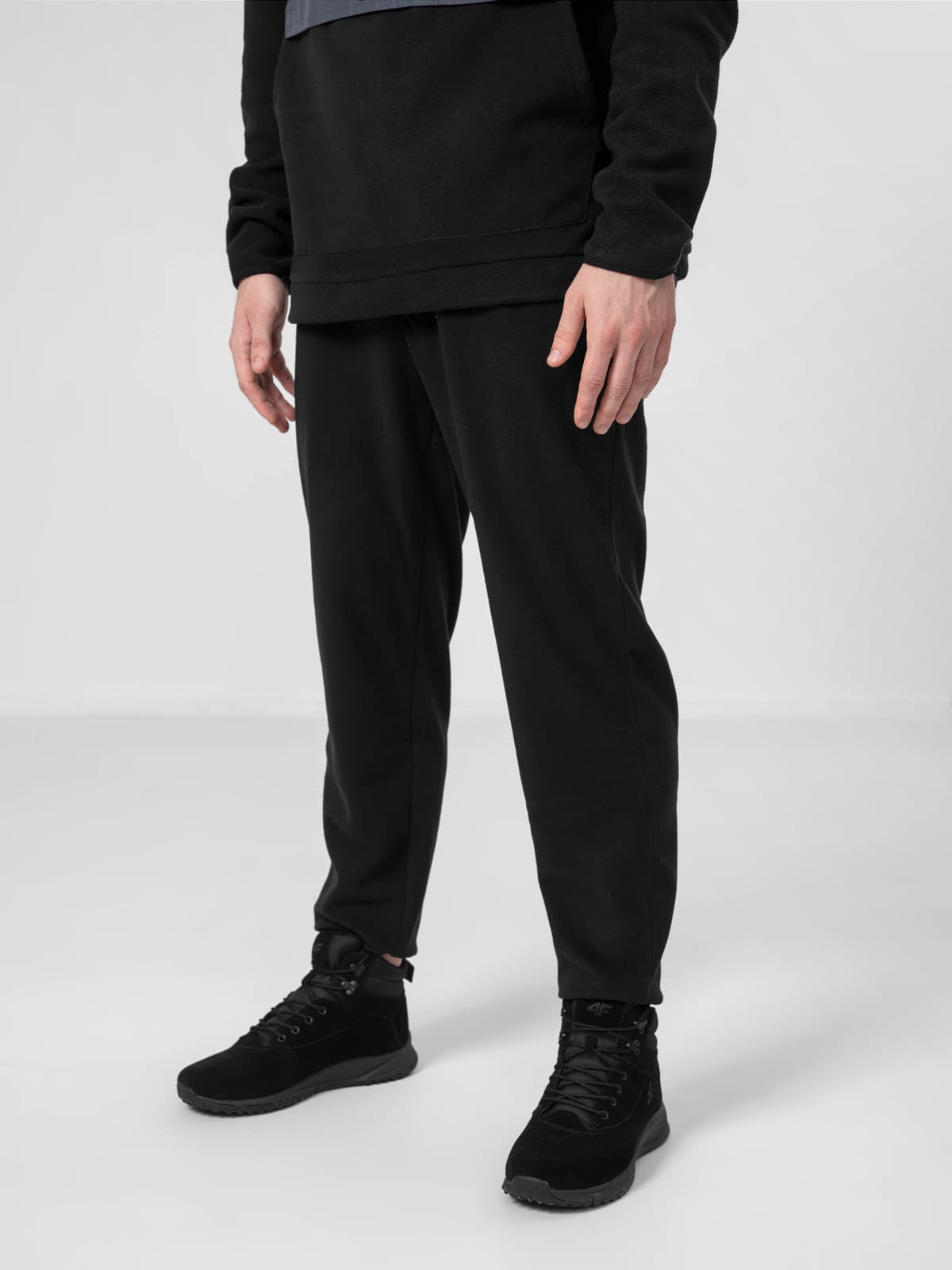 4F H4Z22-SPMD014 DEEP BLACK Pánské tepláky US 3XL H4Z22-SPMD014 DEEP BLACK - náhled 4