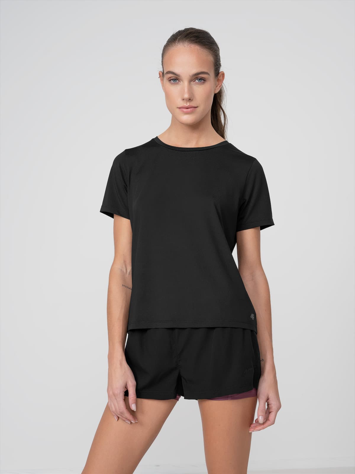 4F H4Z22-TSDF010 DEEP BLACK Dámské tričko US M H4Z22-TSDF010 DEEP BLACK - náhled 3