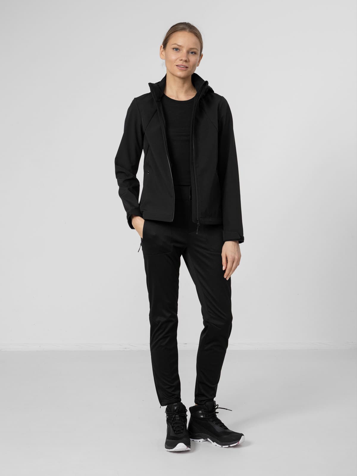 4F H4Z22-SFD001 DEEP BLACK Dámská softshellová bunda US L H4Z22-SFD001 DEEP BLACK - náhled 3