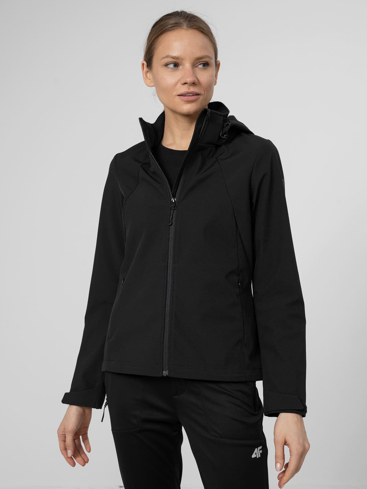 4F H4Z22-SFD001 DEEP BLACK Dámská softshellová bunda US L H4Z22-SFD001 DEEP BLACK - náhled 4