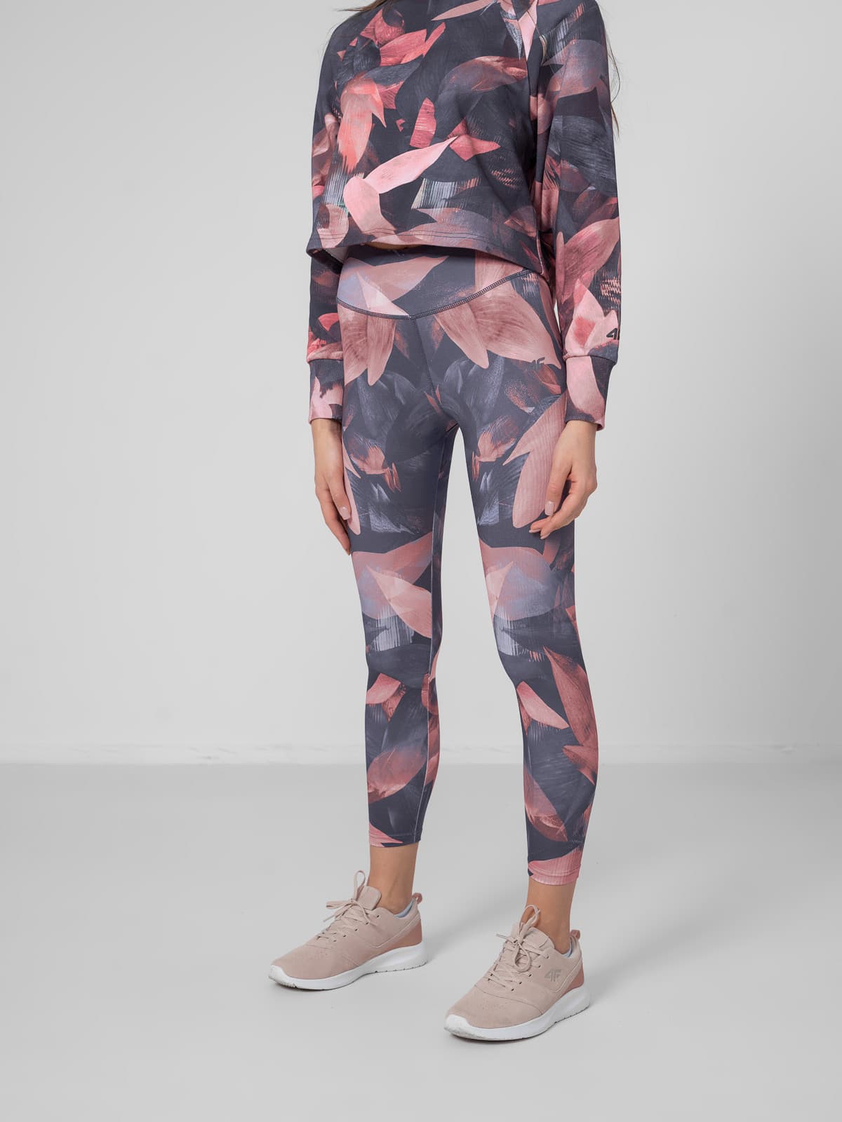 4F H4Z22-LEG014 MULTICOLOUR ALLOVER Dámské legíny US S H4Z22-LEG014 MULTICO AL - náhled 4