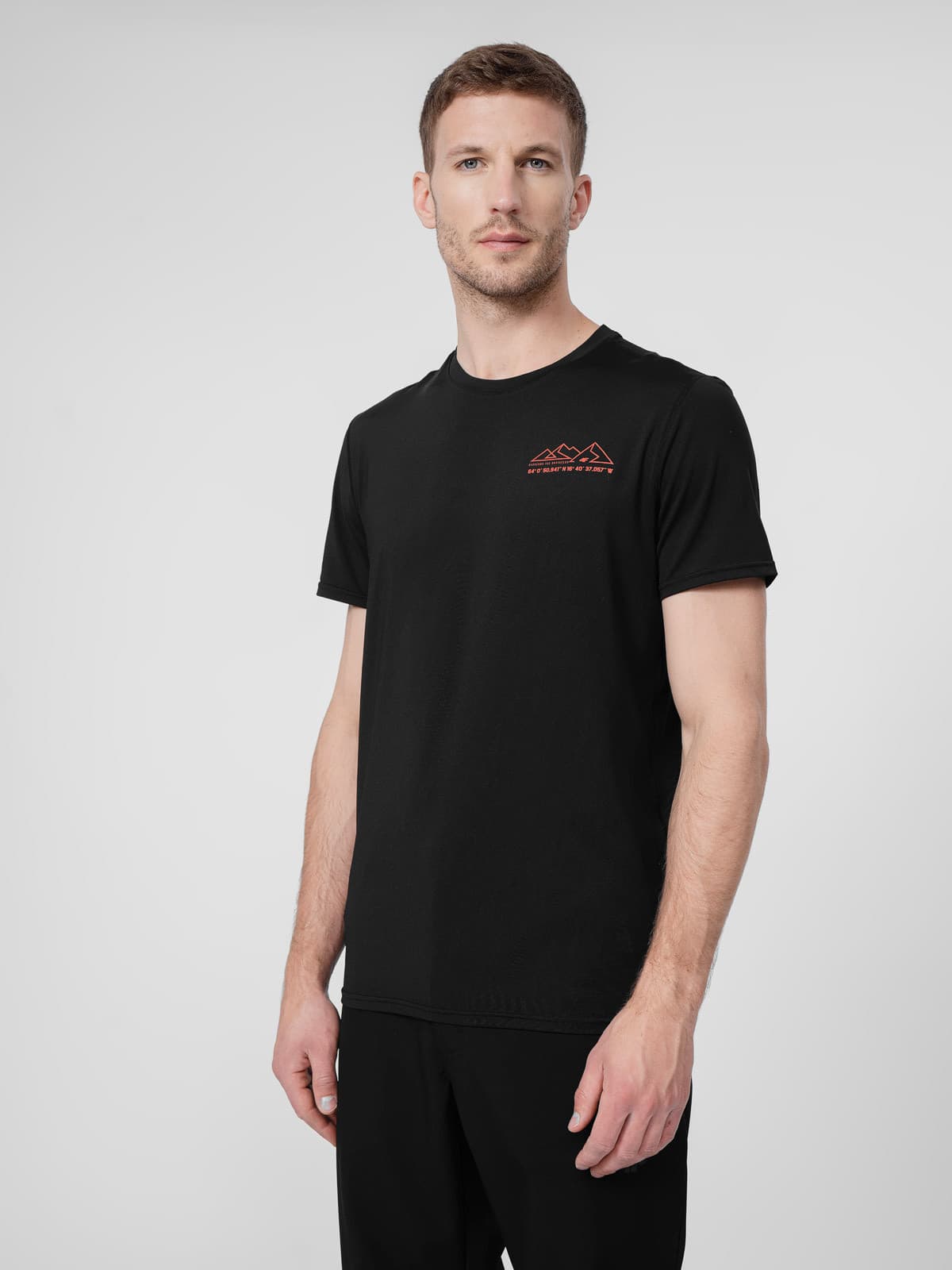 4F 4FSS23TFTSM209 DEEP BLACK Pánské tričko US 3XL 4FSS23TFTSM209 DEEP BLACK - náhled 1