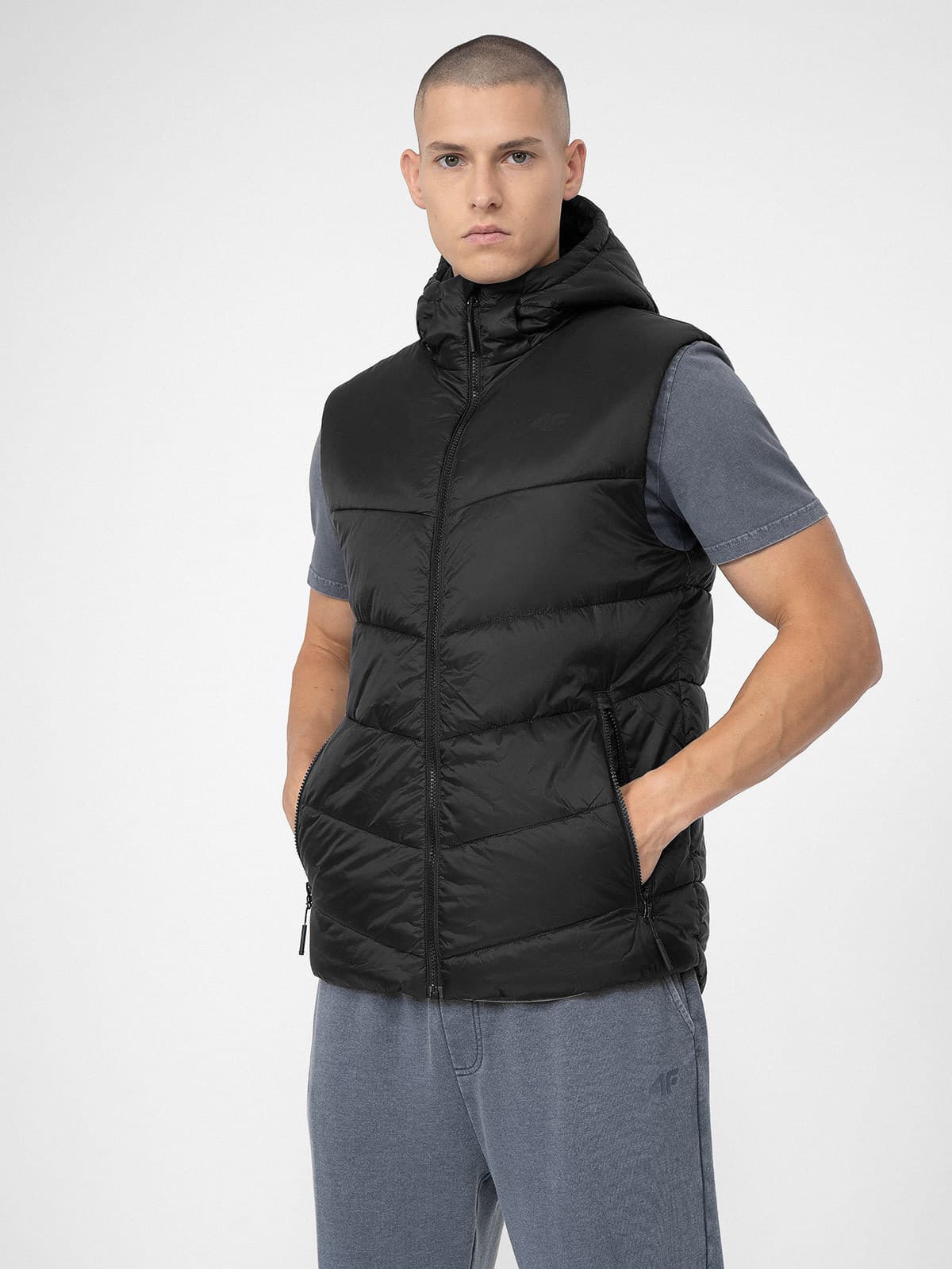 4F 4FSS23TDJAM083 DEEP BLACK Pánská vesta US M 4FSS23TDJAM083 DEEP BLACK