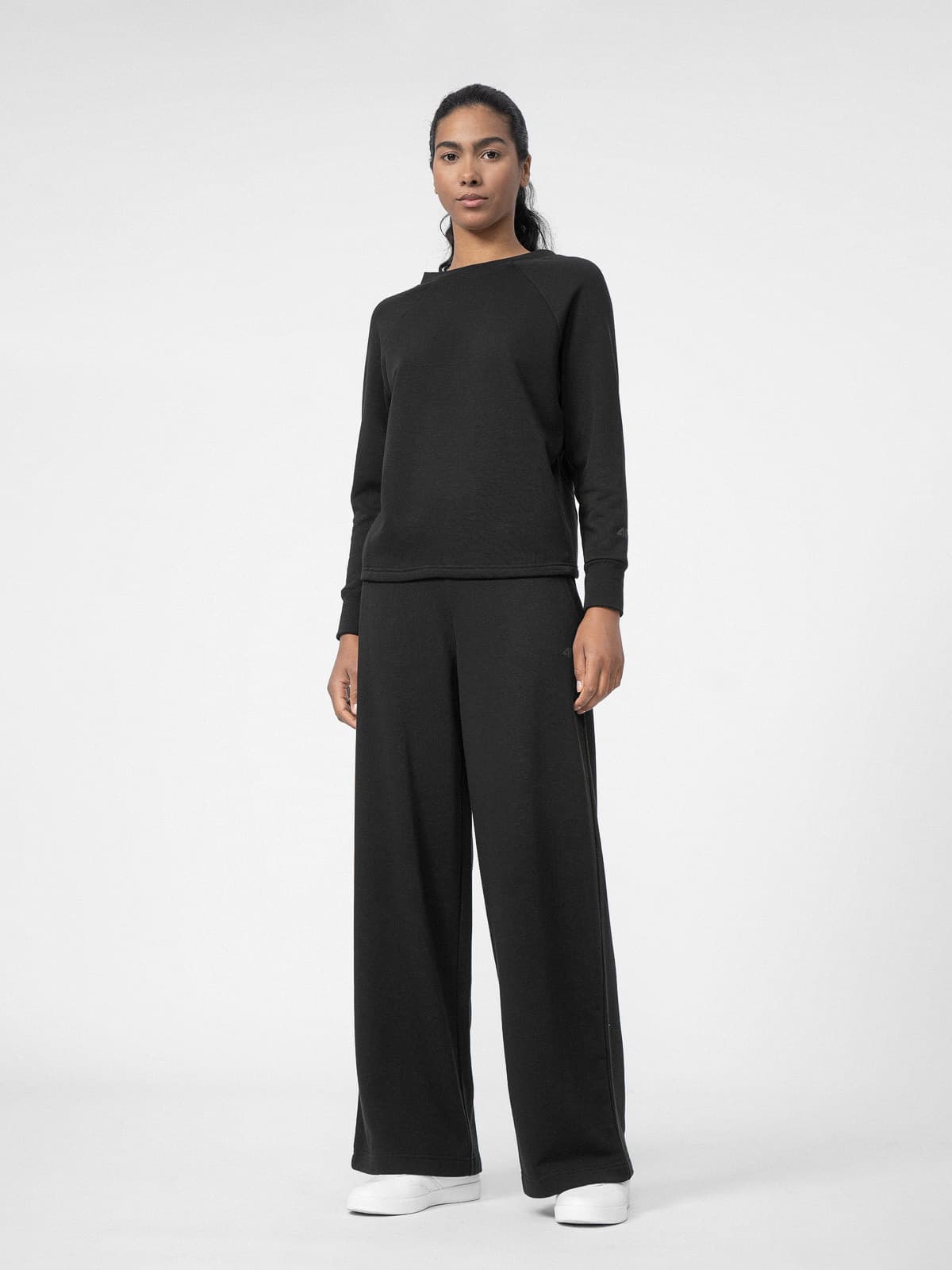 4F 4FSS23TSWSF214 DEEP BLACK Dámská mikina na jógu US L 4FSS23TSWSF214 DEEP BLACK