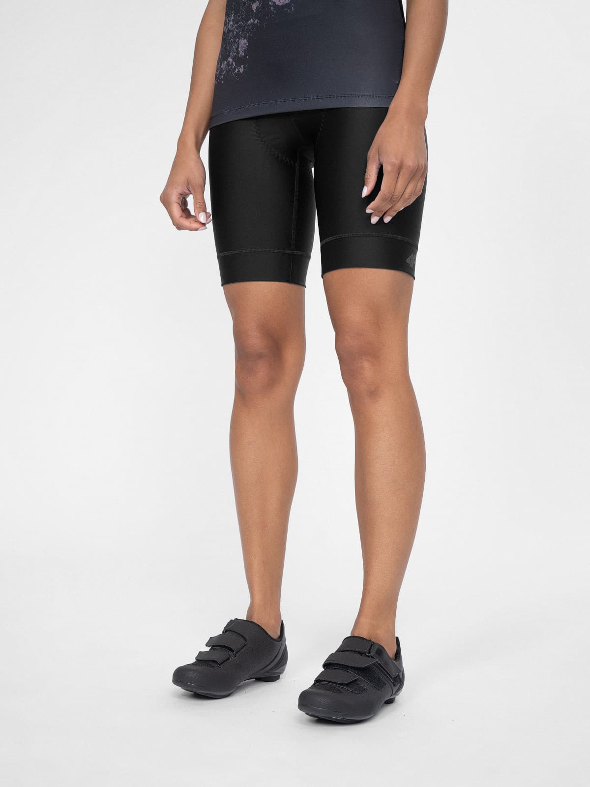 4F 4FSS23TFSHF158 DEEP BLACK Dámské kraťasy na kolo US XL 4FSS23TFSHF158 DEEP BLACK - náhled 1