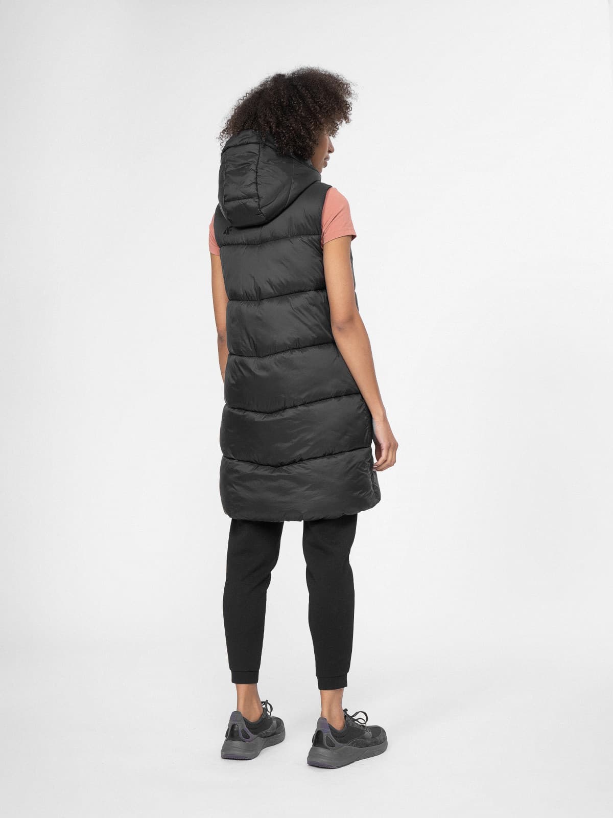 4F 4FSS23TDJAF093 DEEP BLACK Dámská vesta US L 4FSS23TDJAF093 DEEP BLACK - náhled 3