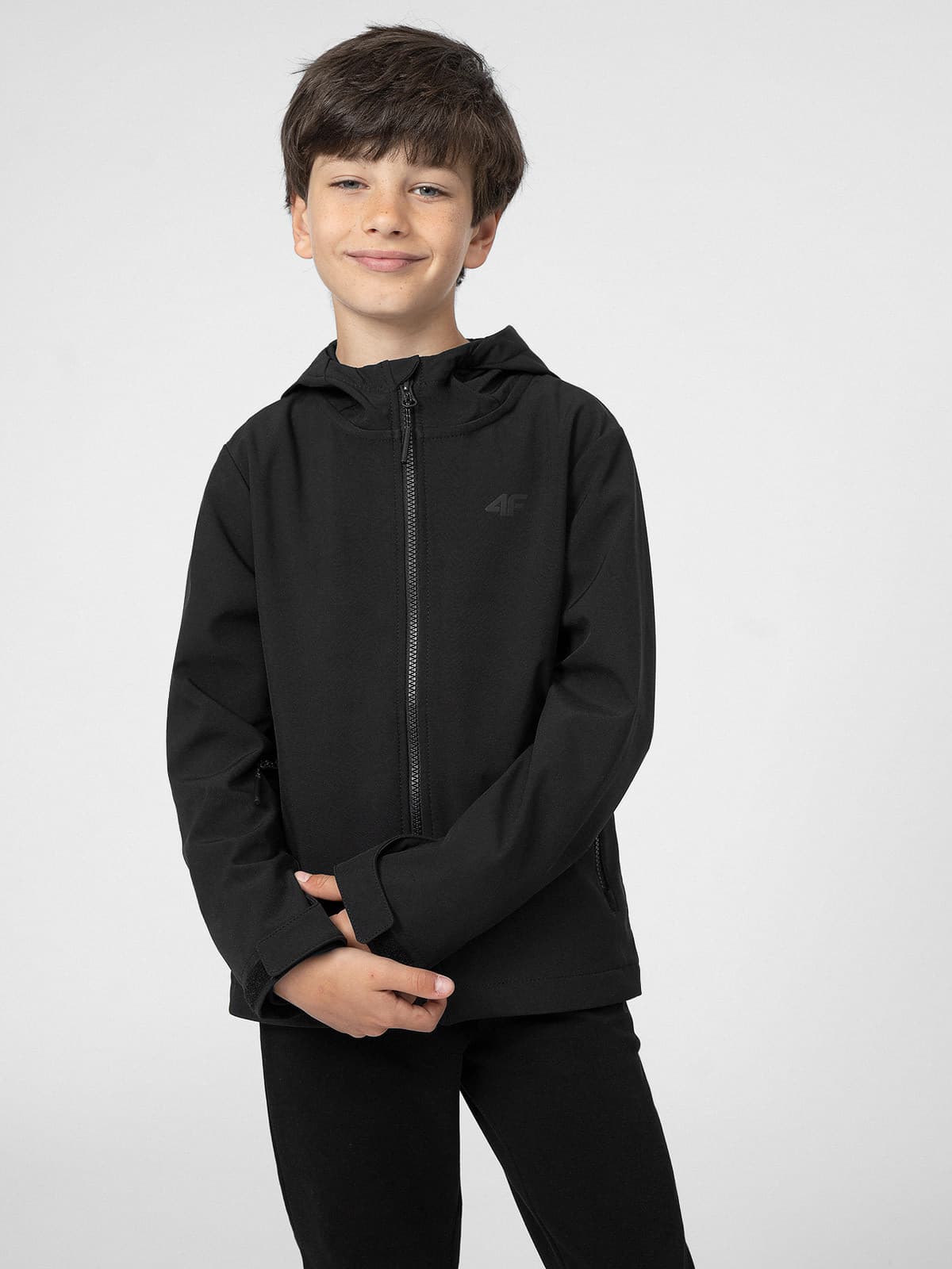 4F 4FJSS23TSOFM091 DEEP BLACK Dětská softshellová bunda EU 122 4FJSS23TSOFM091 DEEP BLACK