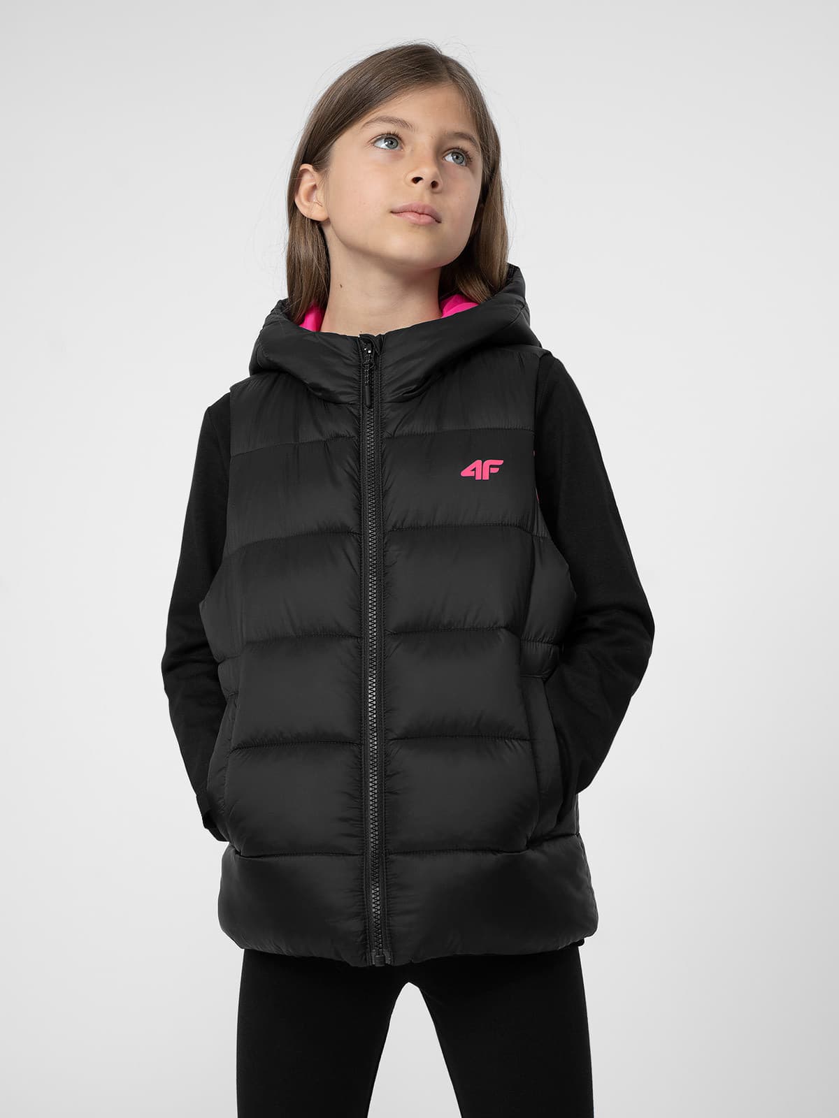 4F 4FJSS23TVJAF007 DEEP BLACK Dětská vesta EU 122 4FJSS23TVJAF007 DEEP BLACK - náhled 2