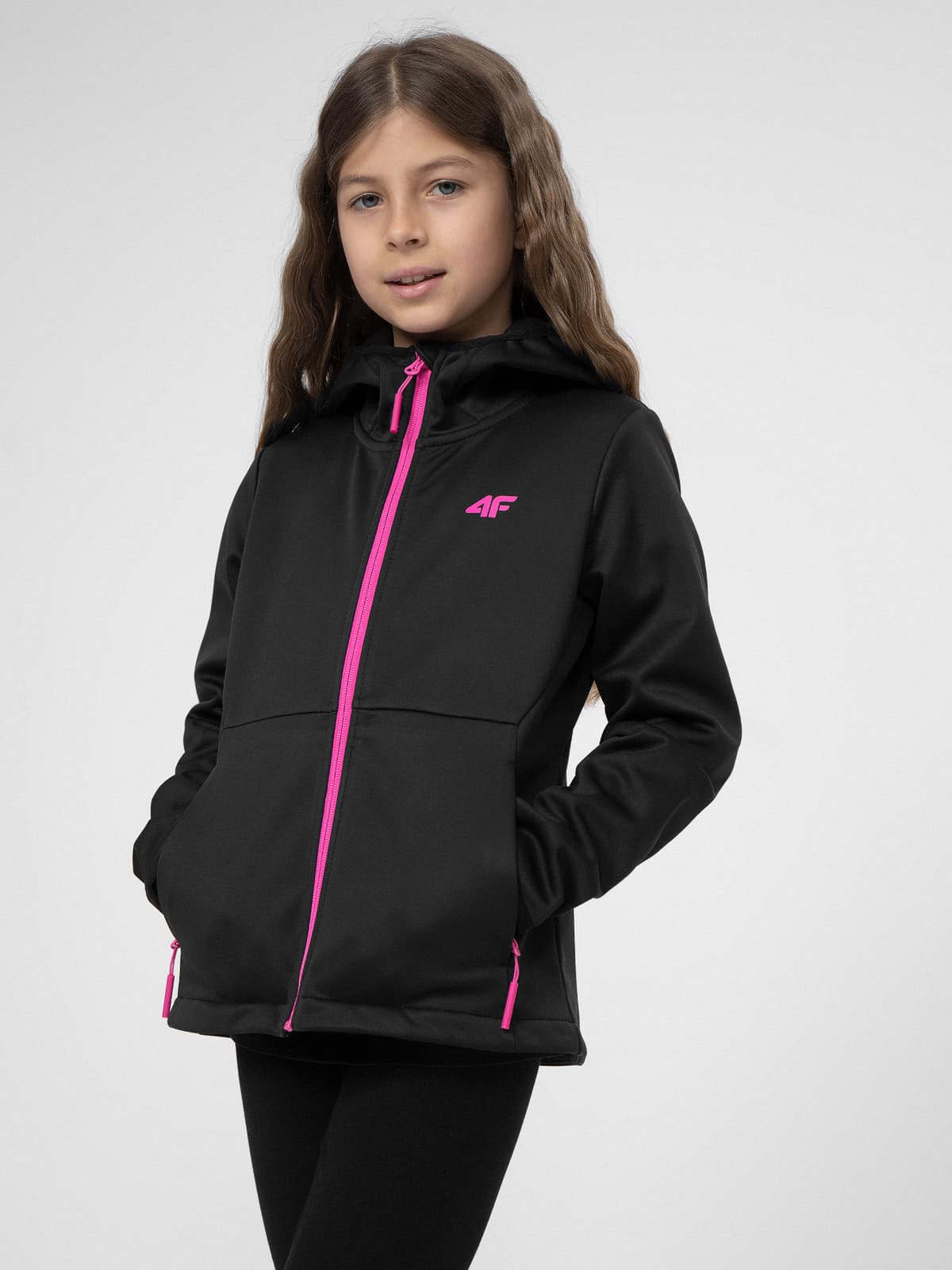 4F 4FJSS23TSOFF042 DEEP BLACK Dětská softshellová bunda EU 122 4FJSS23TSOFF042 DEEP BLACK