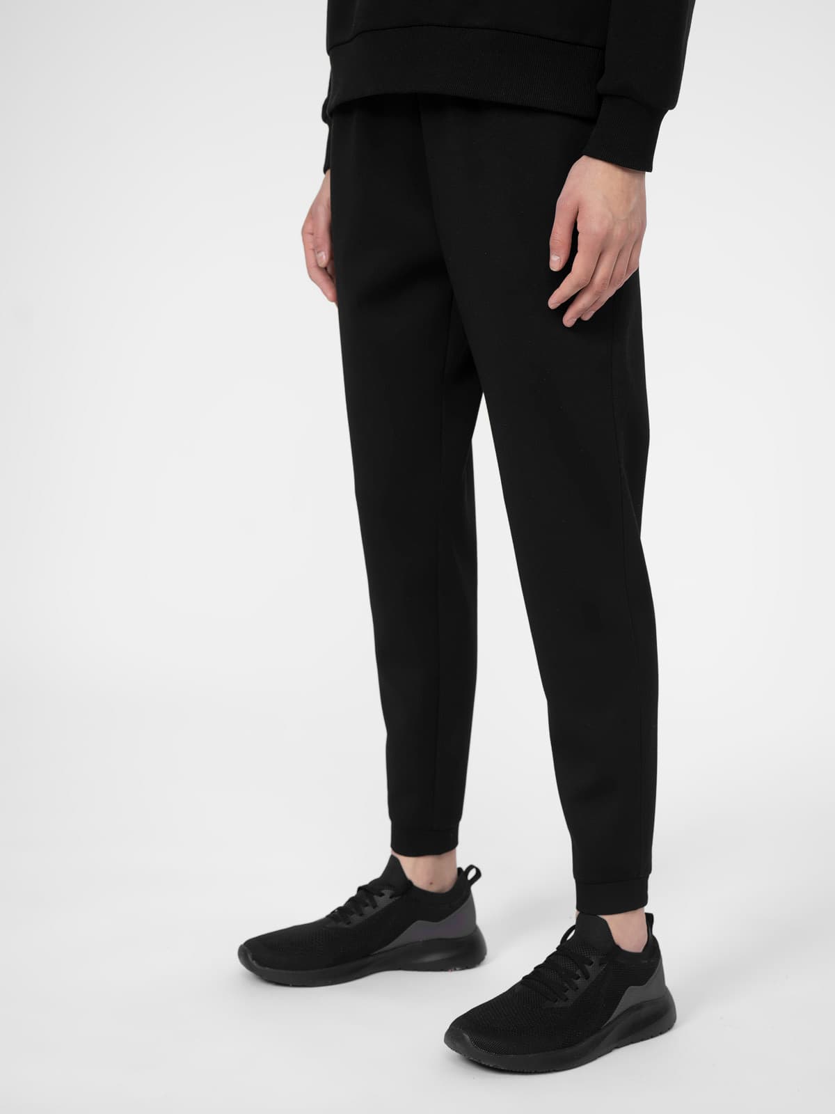 4F 4FSS23TTROF333 DEEP BLACK Dámské tepláky US XL 4FSS23TTROF333 DEEP BLACK - náhled 1