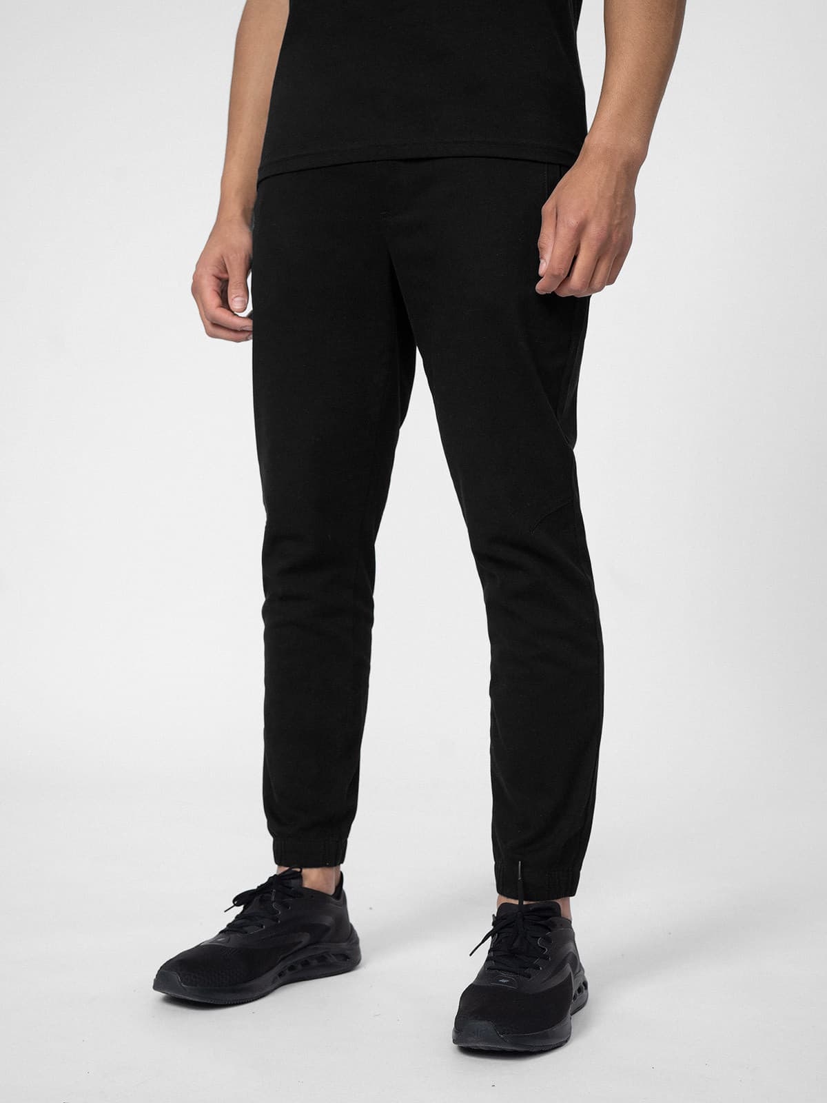 4F 4FSS23TTROM154 DEEP BLACK Pánské tepláky US M 4FSS23TTROM154 DEEP BLACK - náhled 3
