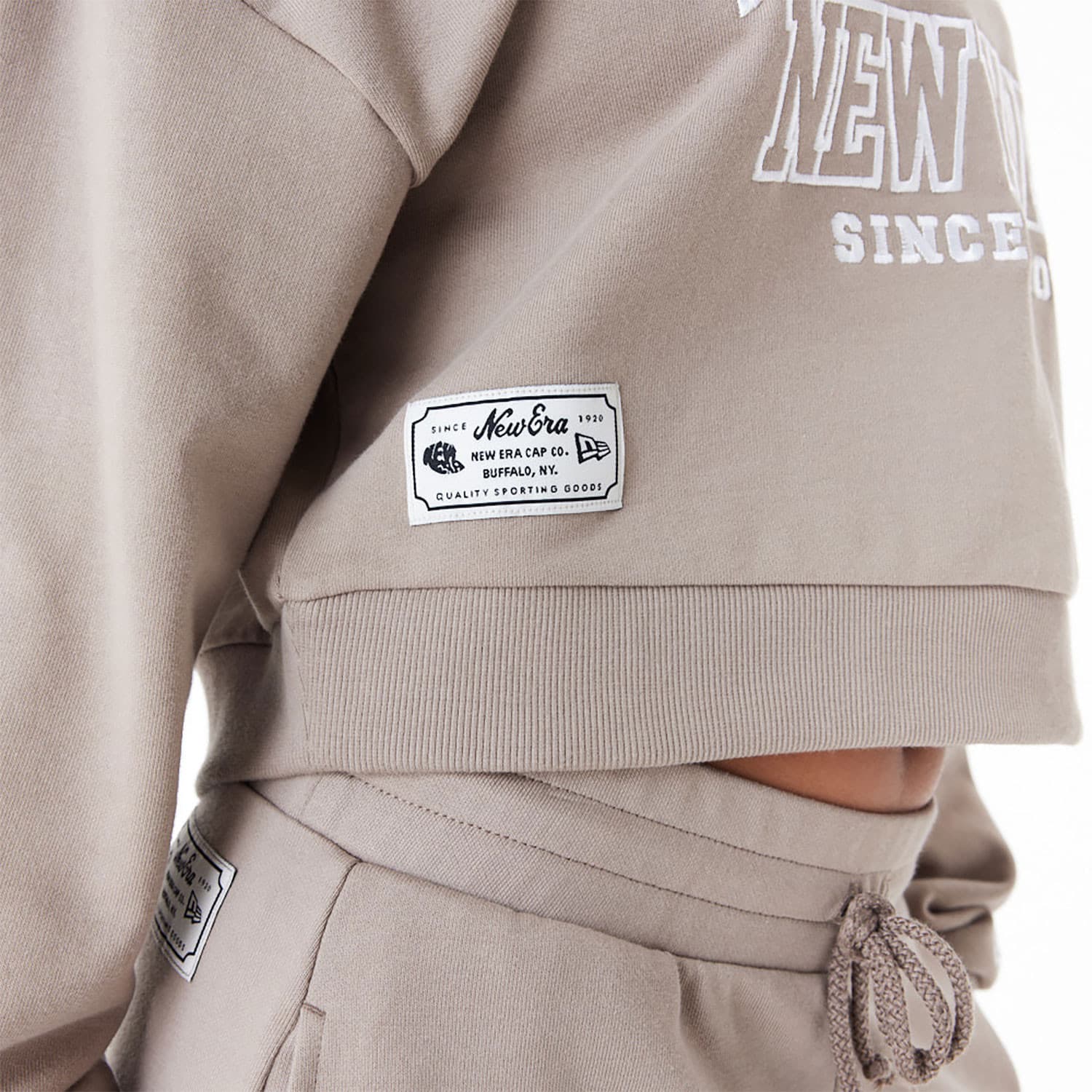 NEW ERA Arch wordmark crop hoody Dámská mikina US L 60435282 - náhled 5