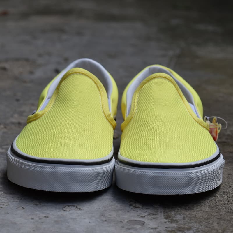 Vans UA Classic Slip-On (NEON) LEMON TONIC/TR WHT Dámské boty EU 42 VN0A4U38WT71 - náhled 3
