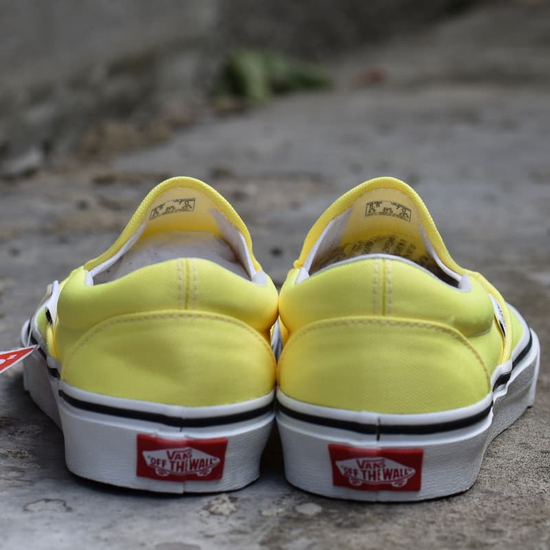 Vans UA Classic Slip-On (NEON) LEMON TONIC/TR WHT Dámské boty EU 42 VN0A4U38WT71 - náhled 4