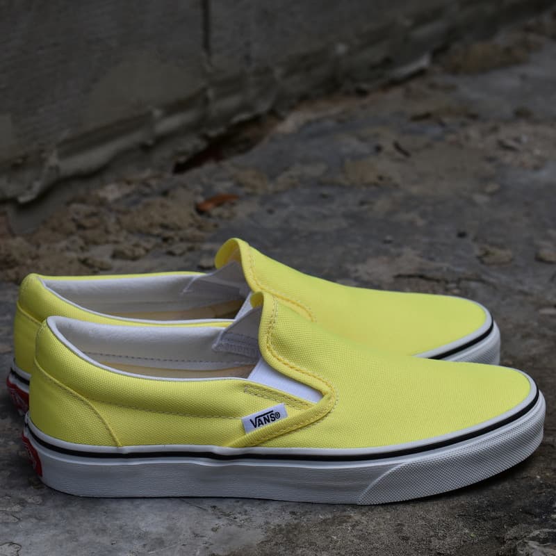 Vans UA Classic Slip-On (NEON) LEMON TONIC/TR WHT Dámské boty EU 42 VN0A4U38WT71 - náhled 5