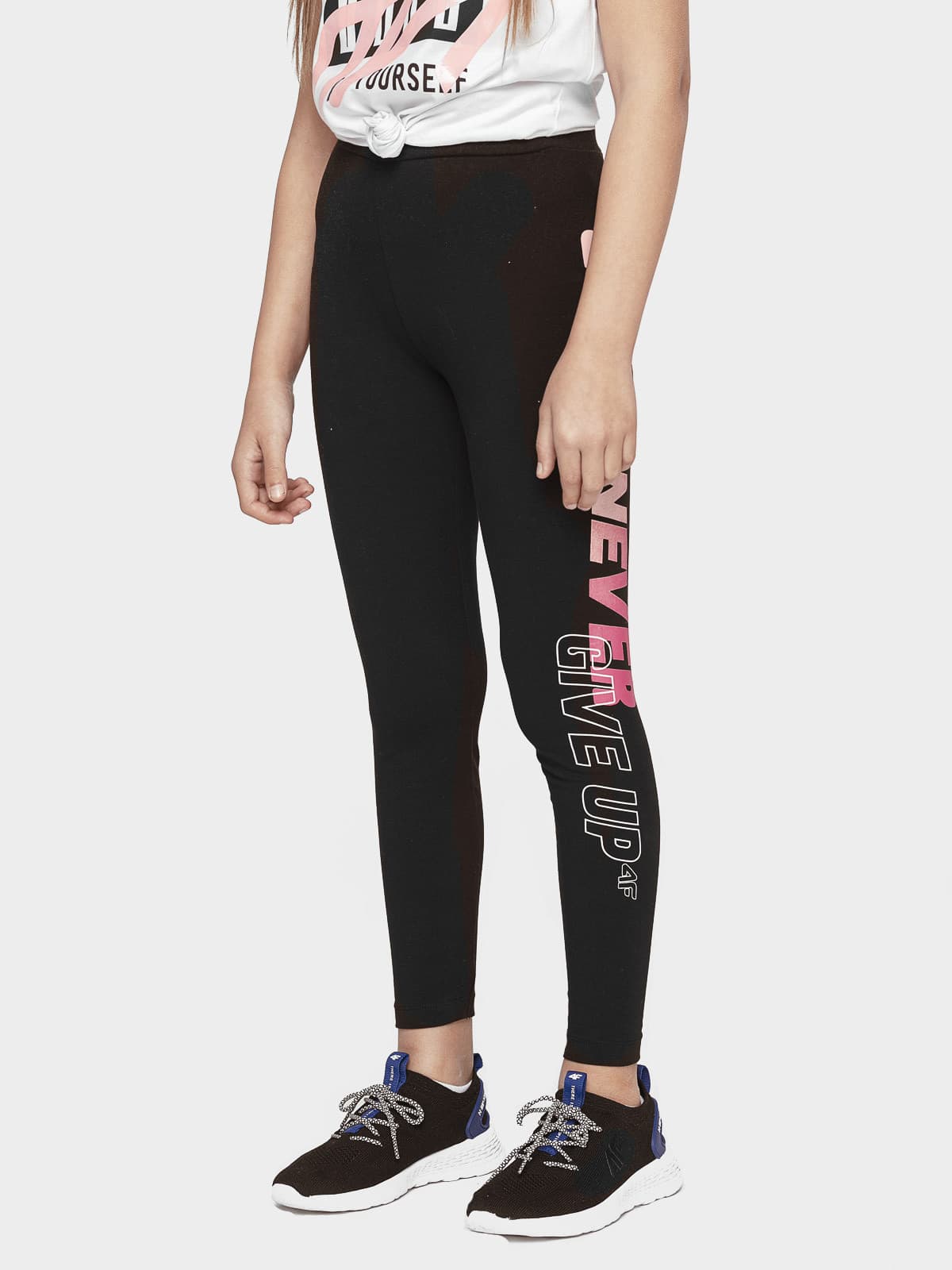 4F HJL21-JLEG003 DEEP BLACK Dětské legíny EU 122 HJL21-JLEG003 DEEP BLACK