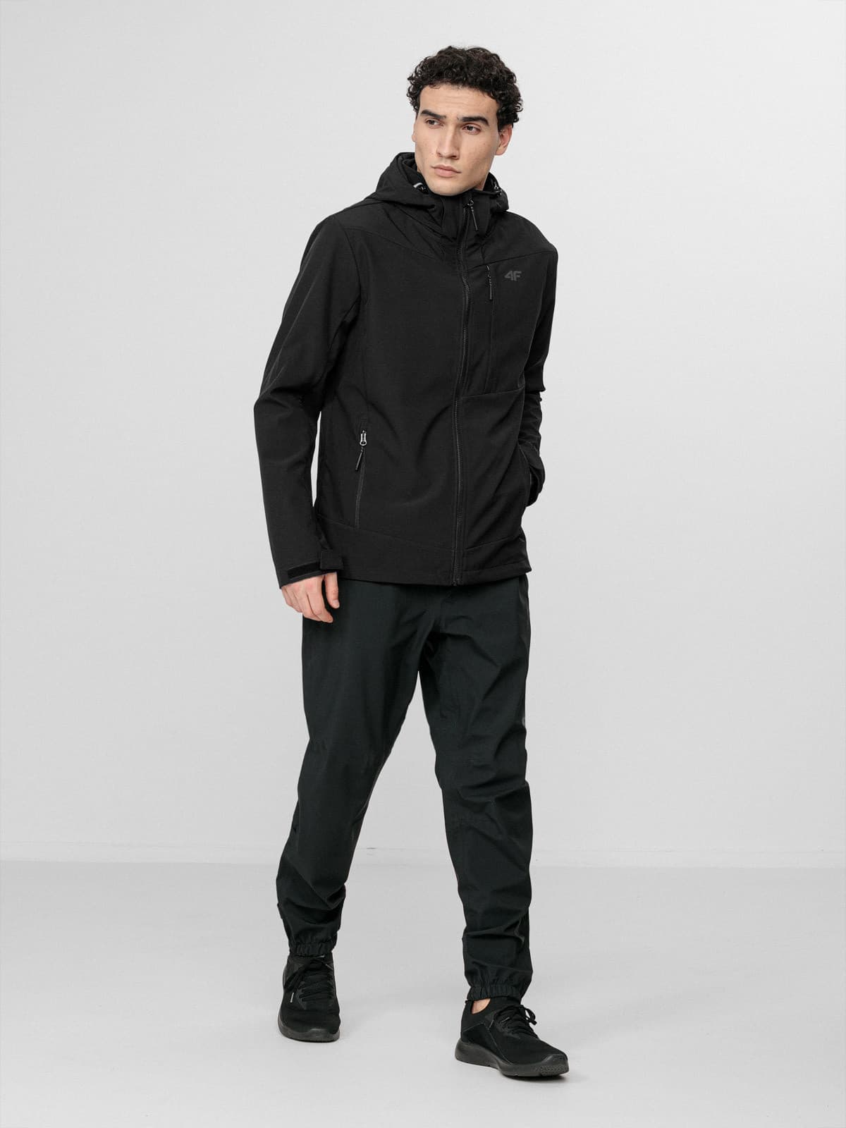 4F H4L22-SFM003 DEEP BLACK Pánská softshellová bunda US M H4L22-SFM003 DEEP BLACK - náhled 3
