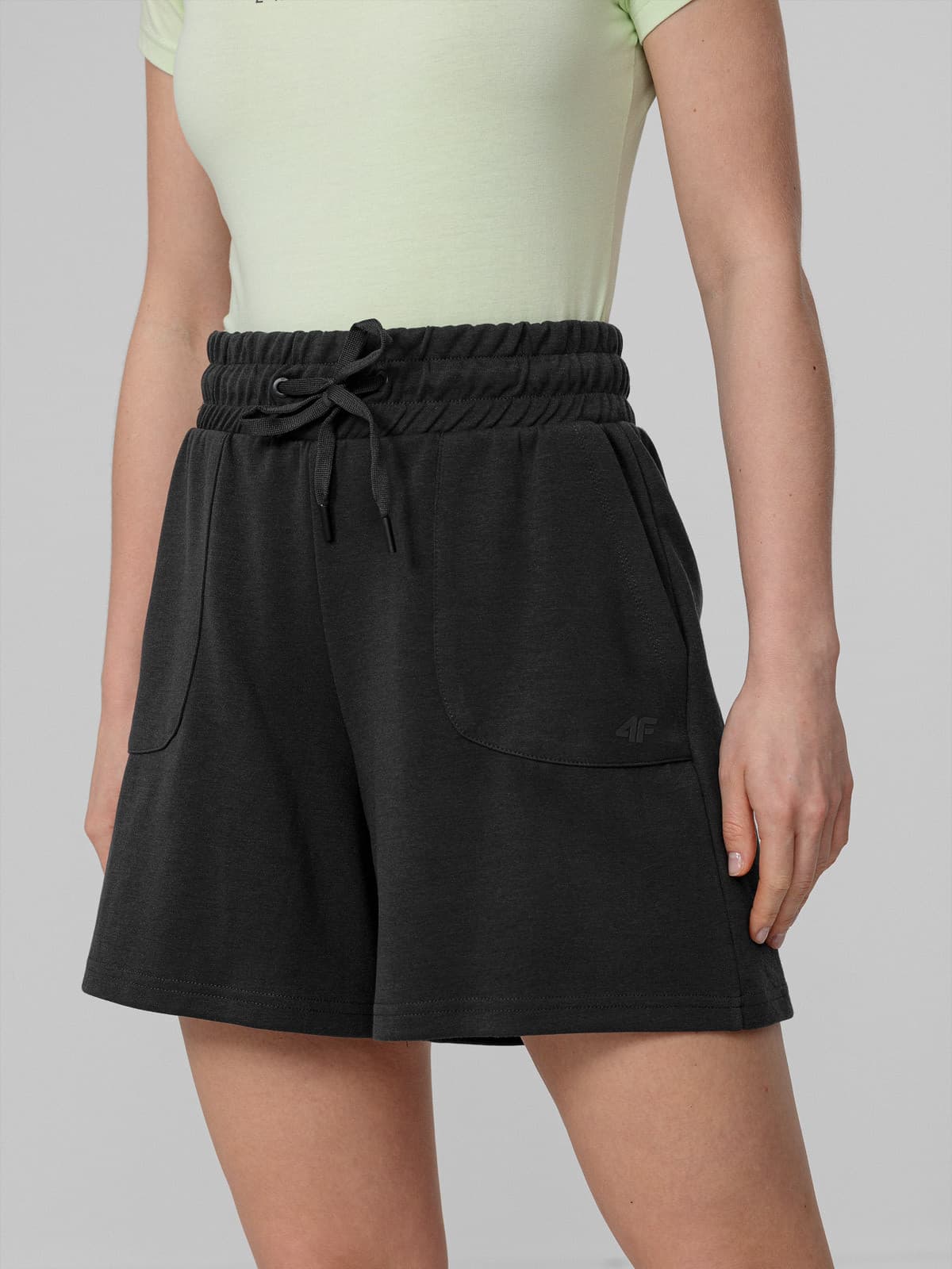 4F H4L22-SKDD010 ANTHRACITE Dámské kraťasy US S H4L22-SKDD010 ANTHRACITE - náhled 1