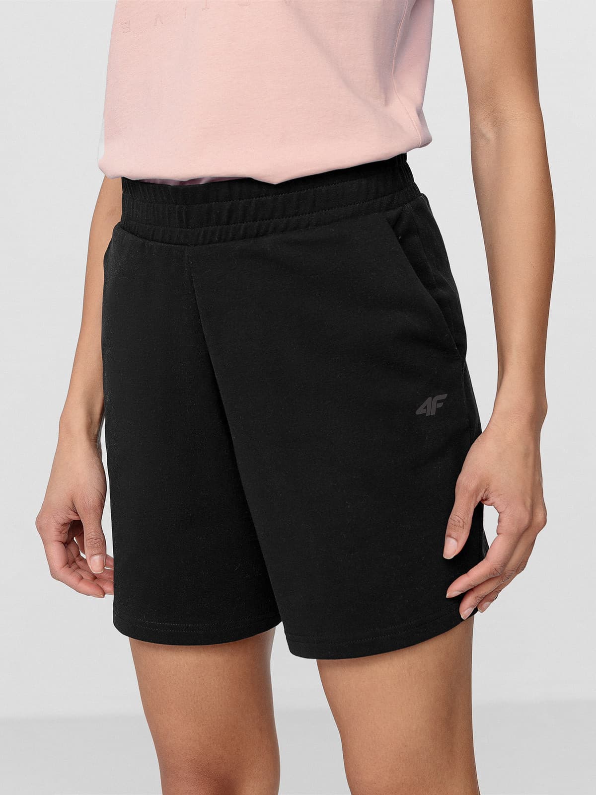 4F H4L22-SKDD016 DEEP BLACK Dámské kraťasy US S H4L22-SKDD016 DEEP BLACK - náhled 1