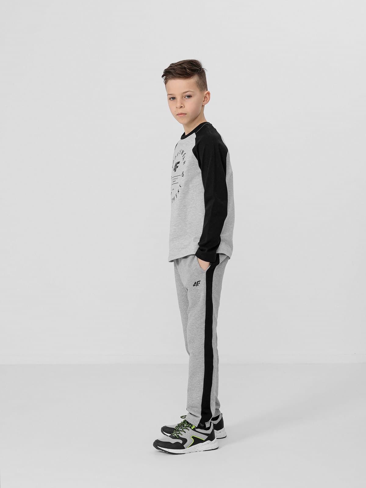 4F HJL22-JTSML001 LIGHT GREY MELANGE Dětské tričko EU 122 HJL22-JTSML001 LIGHT GREY MEL - náhled 4