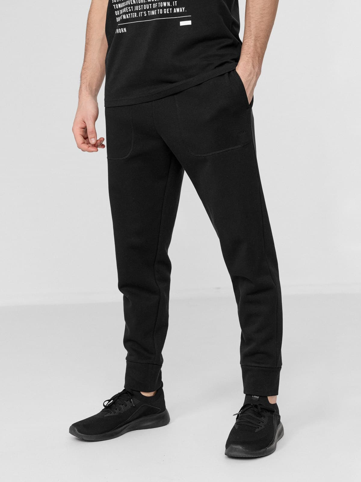 Outhorn HOL22-SPMD601 DEEP BLACK Pánské tepláky US S HOL22-SPMD601 DEEP BLACK - náhled 4