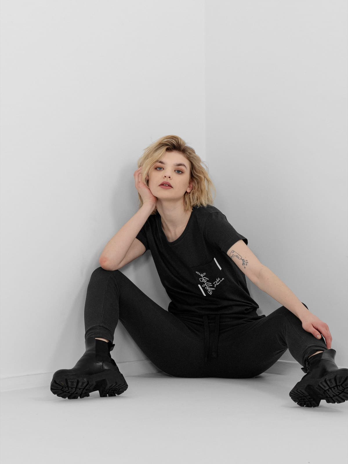 Outhorn HOL22-SPDD605 DEEP BLACK Dámské tepláky US L HOL22-SPDD605 DEEP BLACK - náhled 3