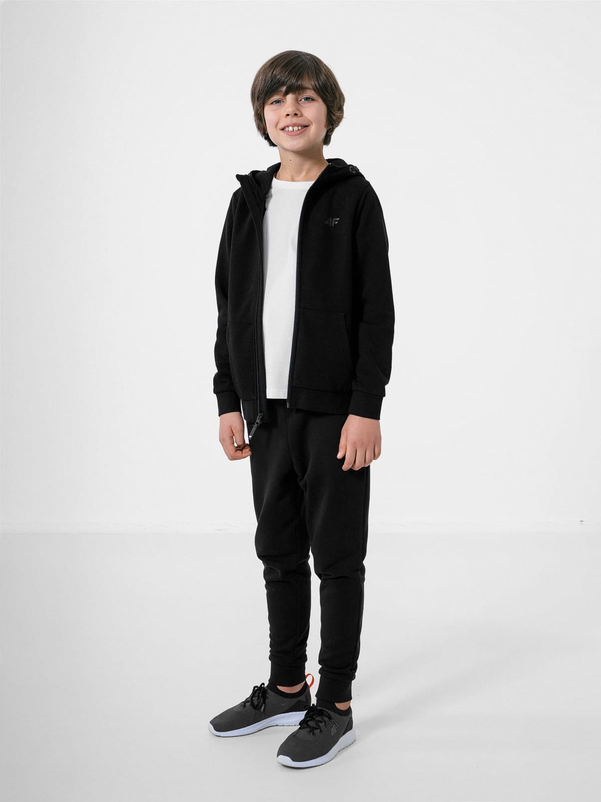 4F HJZ22-JBLM001 DEEP BLACK Dětská mikina EU 122 HJZ22-JBLM001 DEEP BLACK - náhled 4