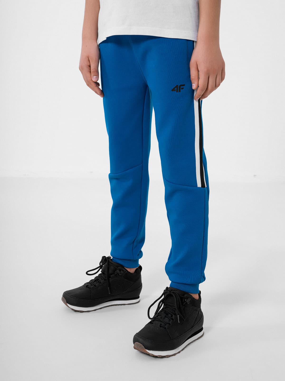 4F HJZ22-JSPMD003 COBALT Dětské tepláky EU 122 HJZ22-JSPMD003 COBALT - náhled 4