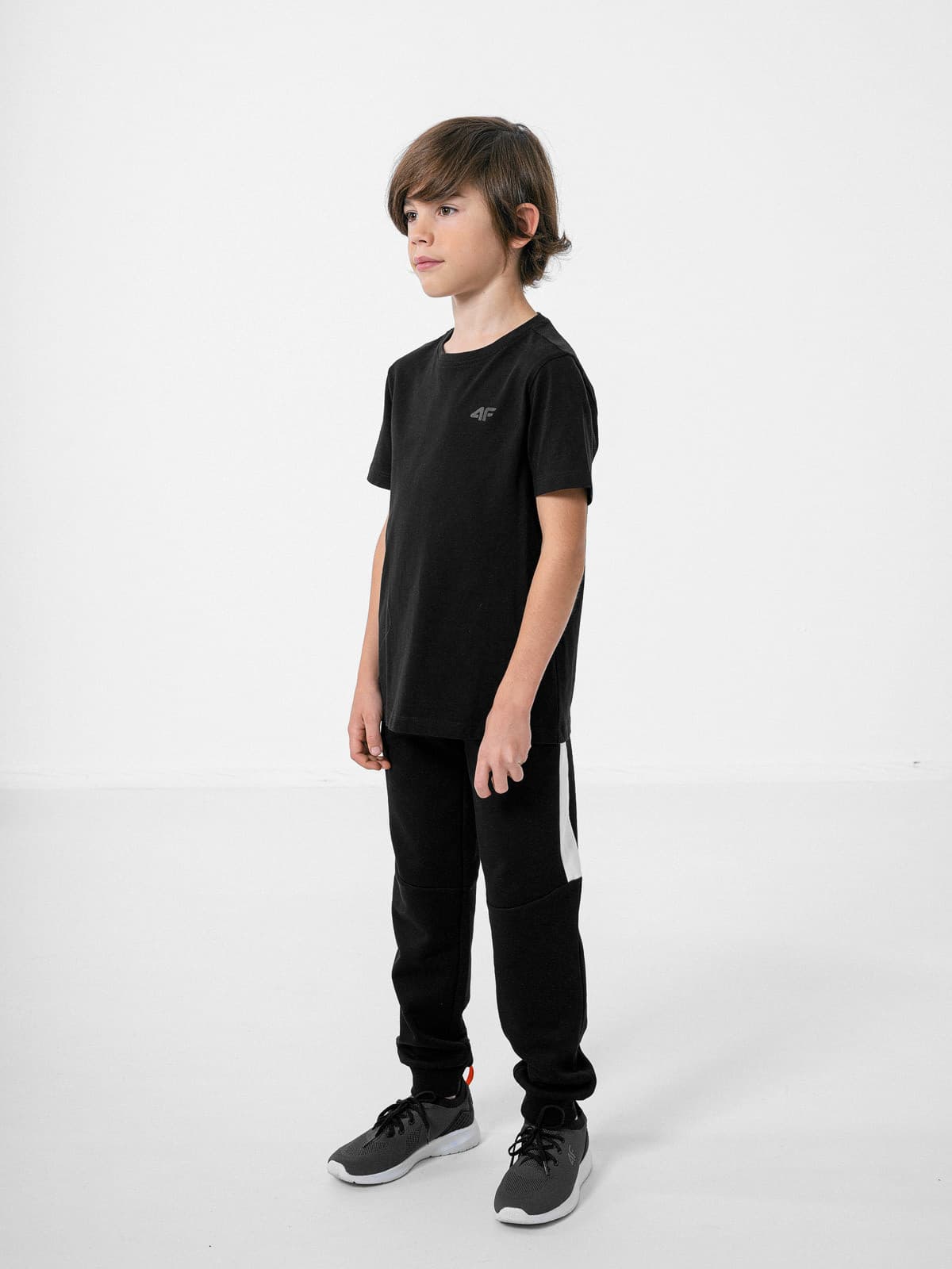 4F HJZ22-JSPMD002 DEEP BLACK Dětské tepláky EU 122 HJZ22-JSPMD002 DEEP BLACK - náhled 3