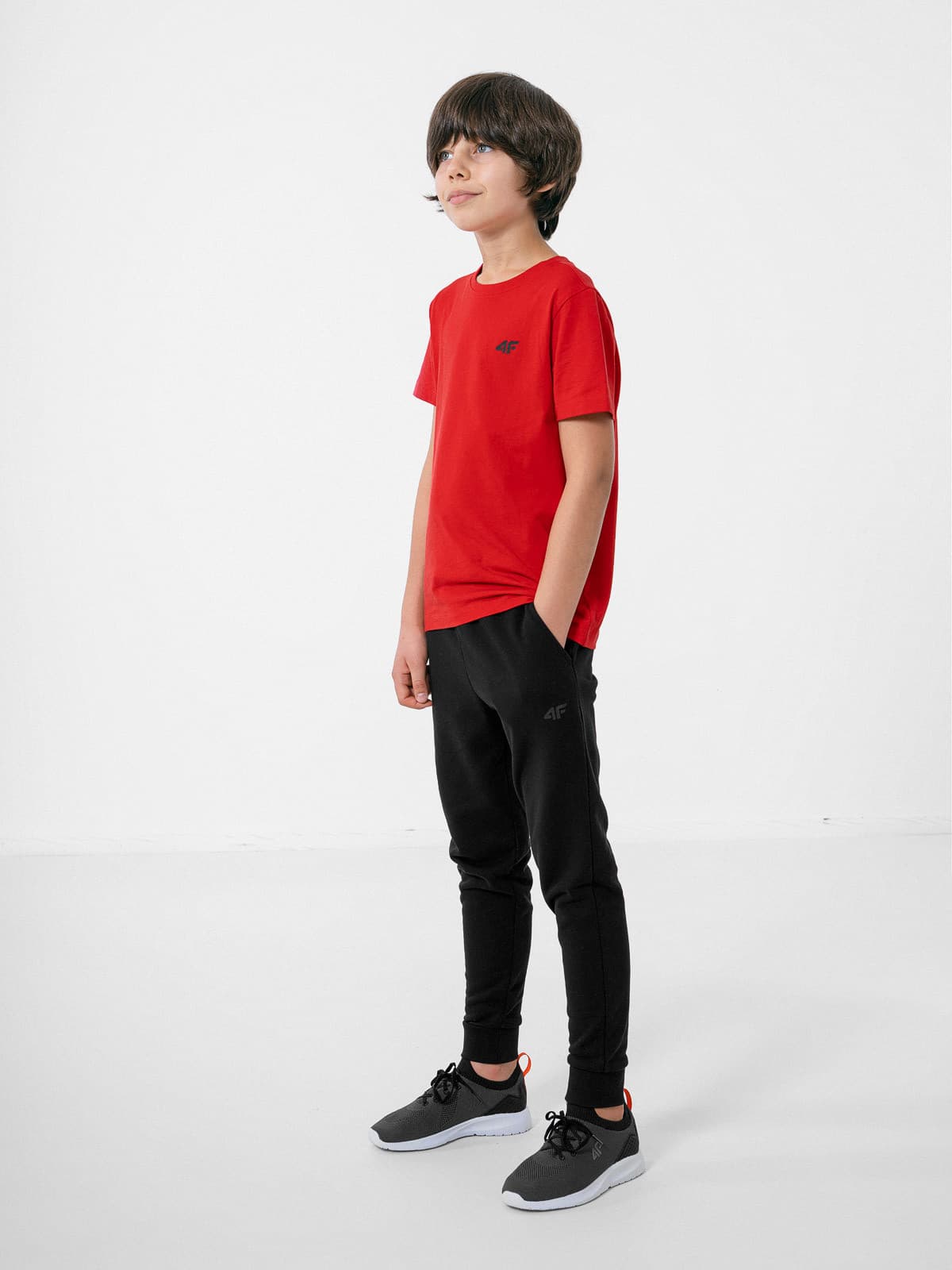 4F HJZ22-JSPMD001 DEEP BLACK Dětské tepláky EU 134 HJZ22-JSPMD001 DEEP BLACK - náhled 3