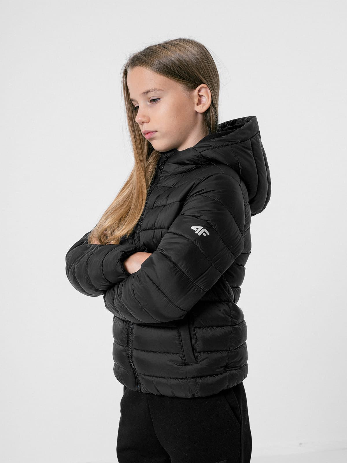 4F HJZ22-JKUDP001 DEEP BLACK Dětská zimní bunda EU 122 HJZ22-JKUDP001 DEEP BLACK - náhled 5
