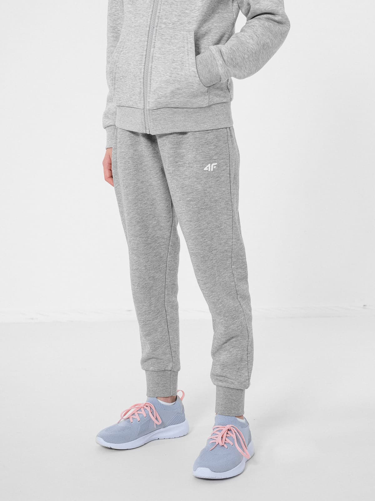4F HJZ22-JSPDD001 GREY MELANGE Dětské tepláky EU 122 HJZ22-JSPDD001 GREY MELANGE - náhled 3