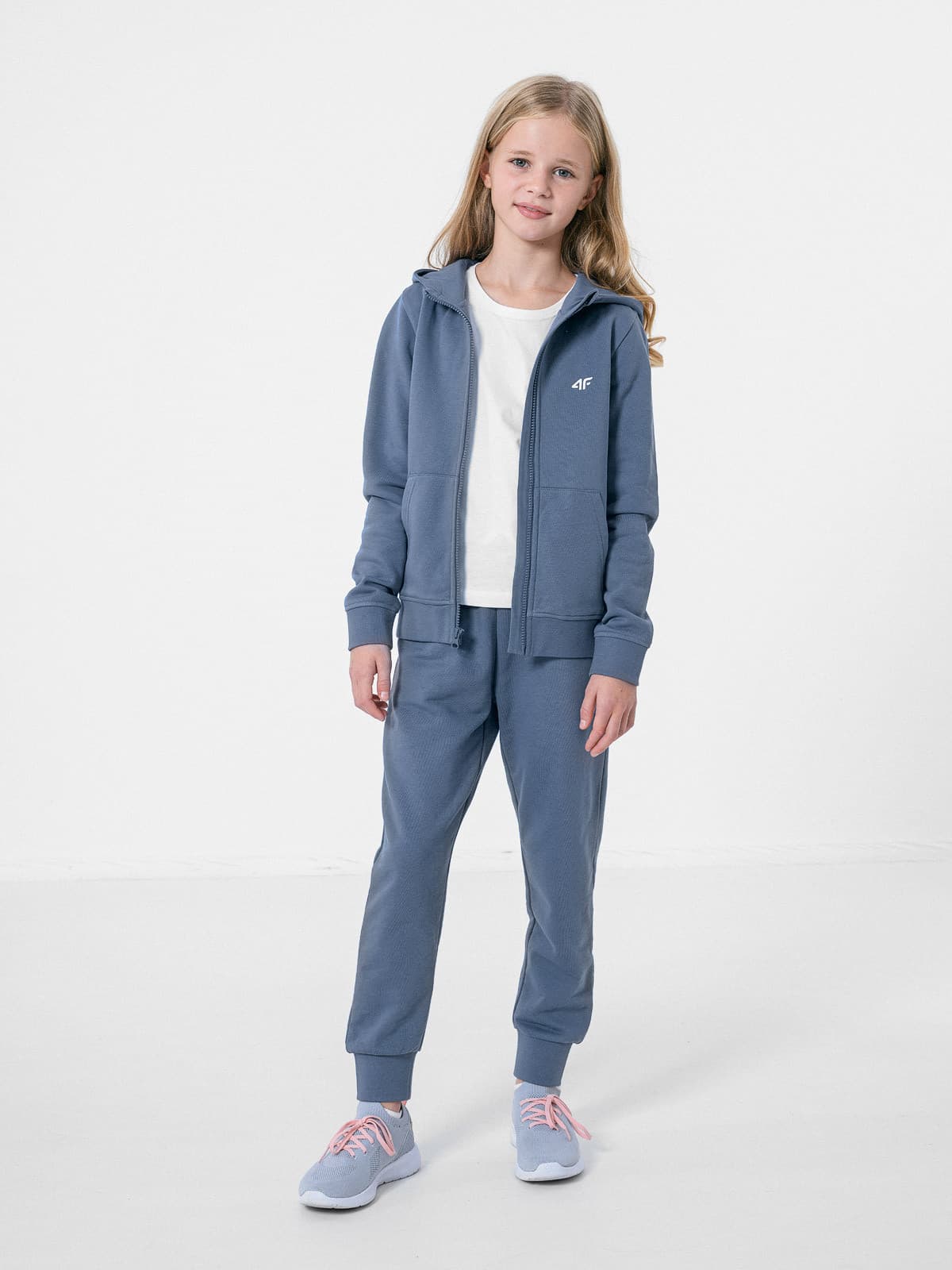 4F HJZ22-JSPDD001 DENIM Dětské tepláky EU 128 HJZ22-JSPDD001 DENIM - náhled 4
