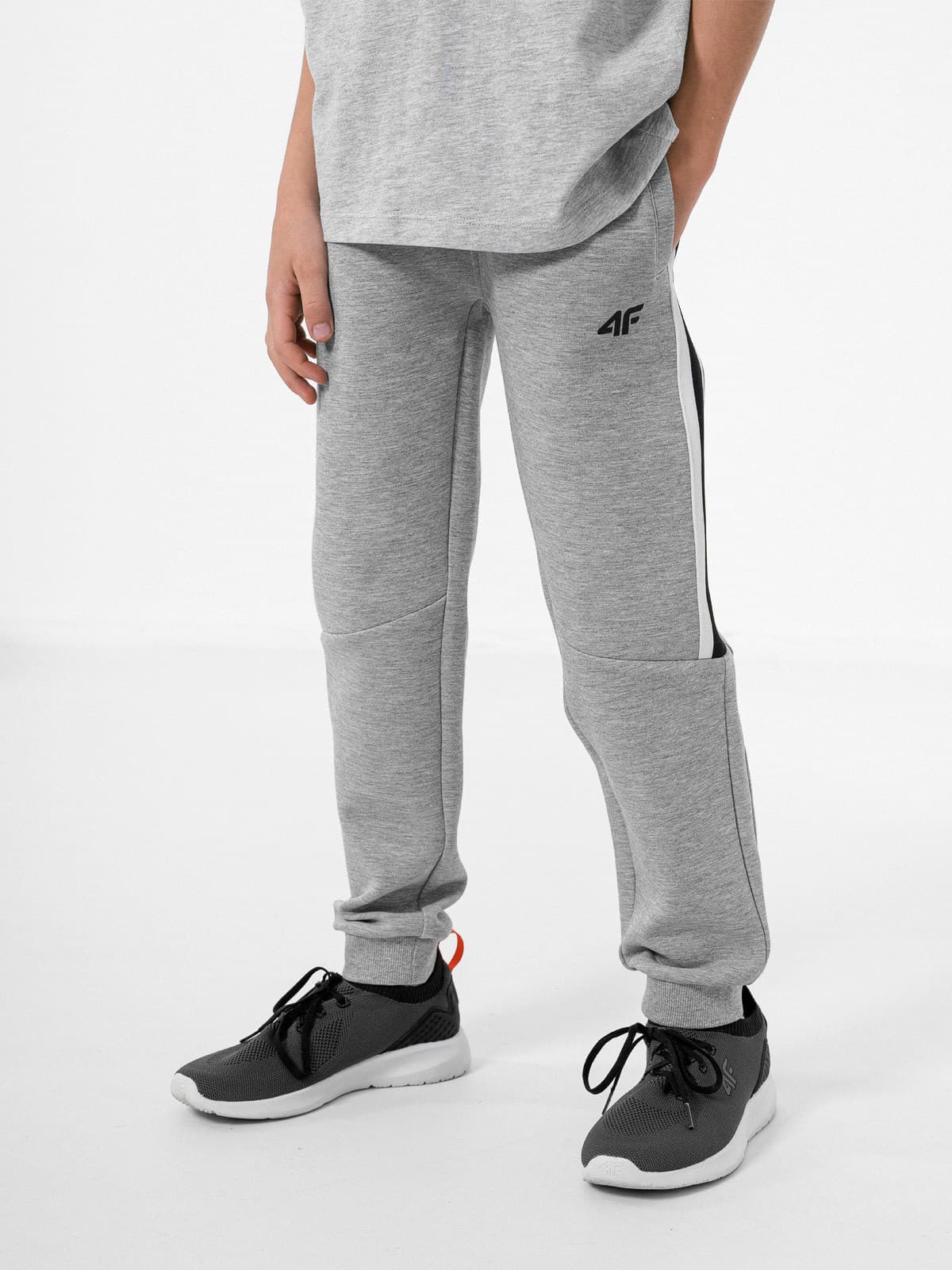 4F HJZ22-JSPMD003 COLD LIGHT GREY MELANGE Dětské tepláky EU 122 HJZ22-JSPMD003 COLD LIG GREY M - náhled 4