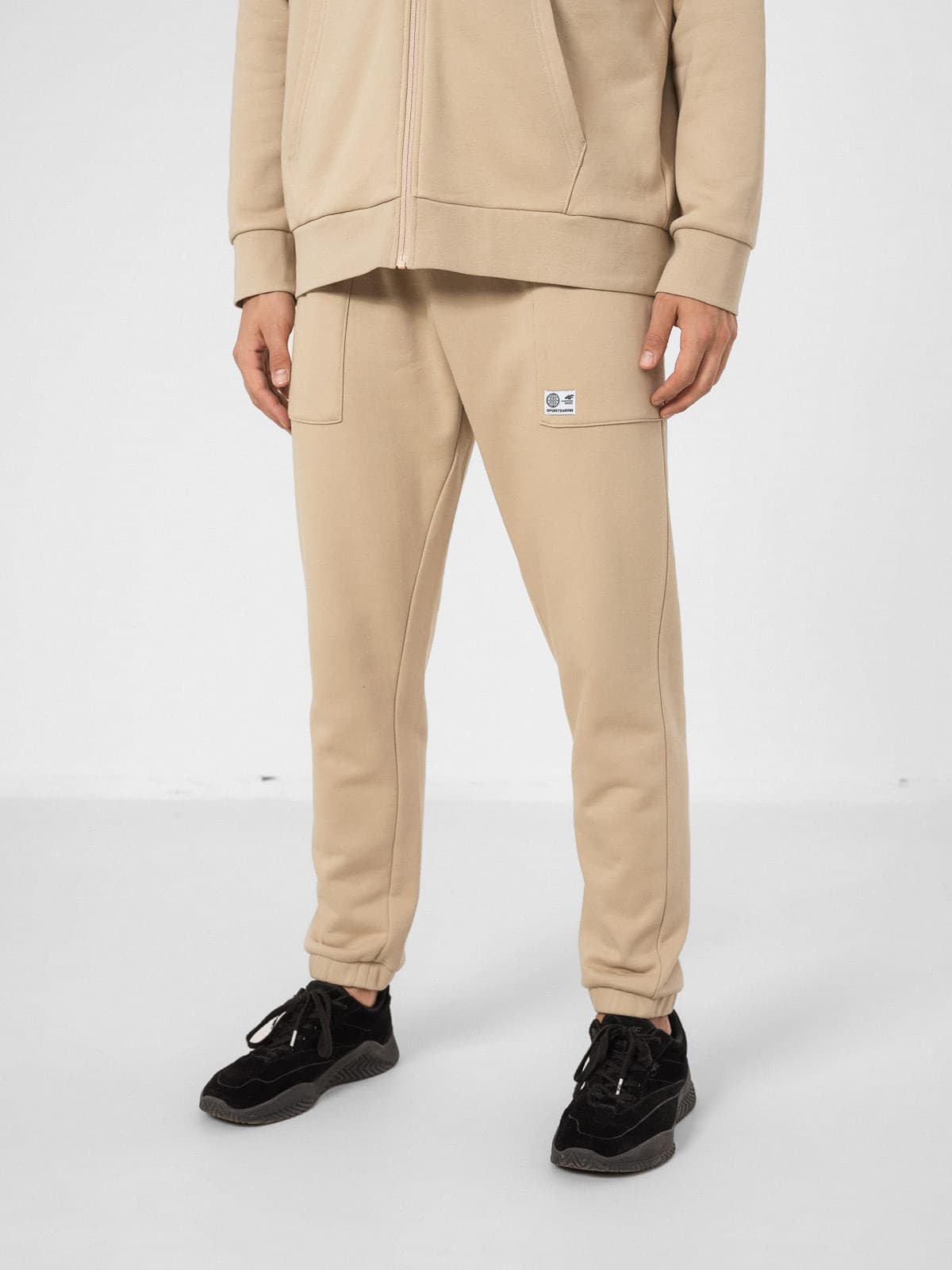 4F H4Z22-SPMD010 LIGHT BROWN Pánské tepláky US 3XL H4Z22-SPMD010 LIGHT BROWN - náhled 4