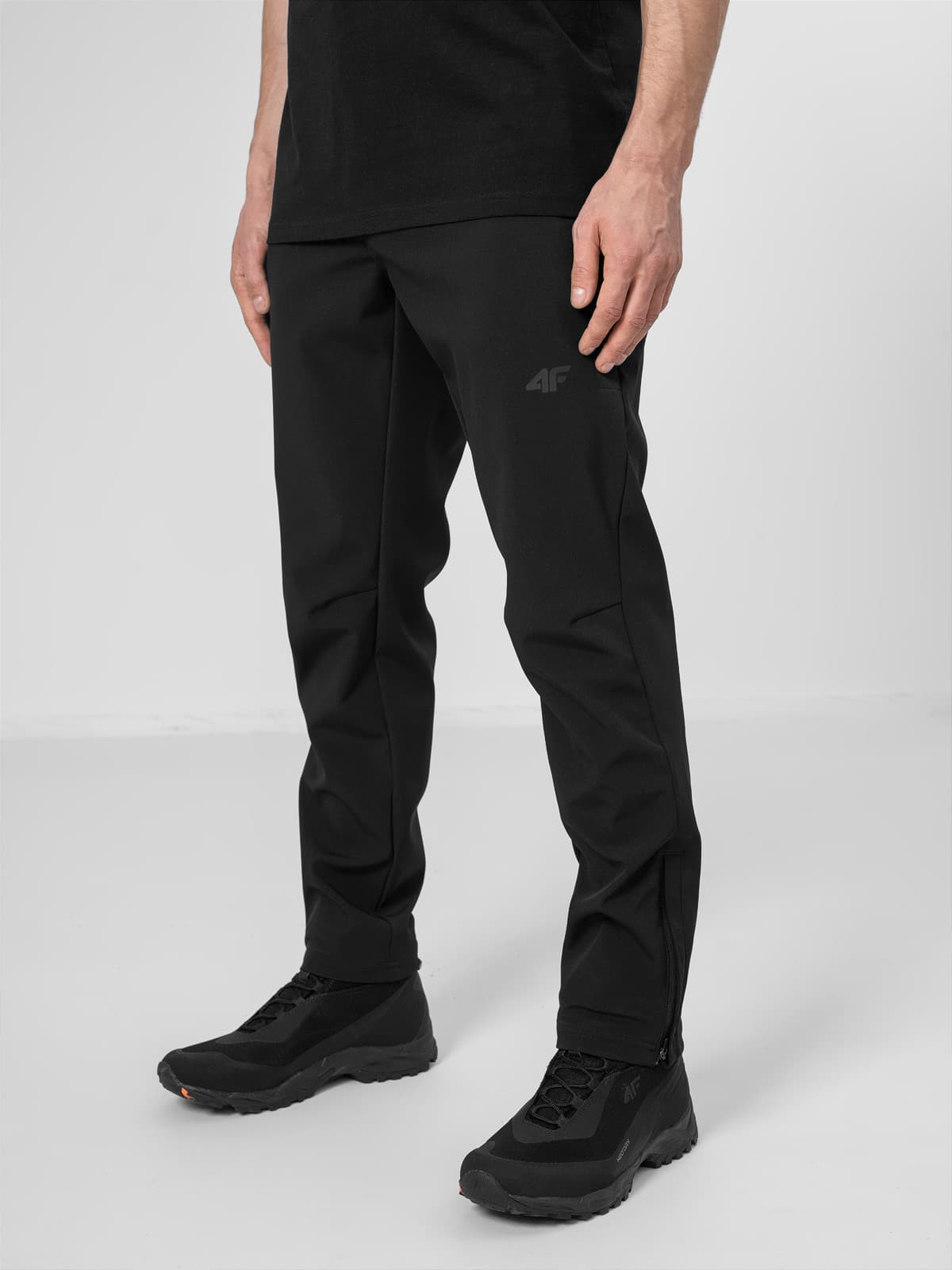 4F H4Z22-SPMT001 DEEP BLACK Pánské kalhoty US XXL H4Z22-SPMT001 DEEP BLACK - náhled 4