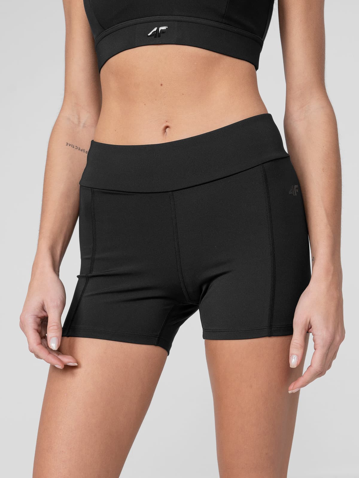 4F H4Z22-SKDF010 DEEP BLACK Dámské legínové kraťasy US L H4Z22-SKDF010 DEEP BLACK - náhled 4